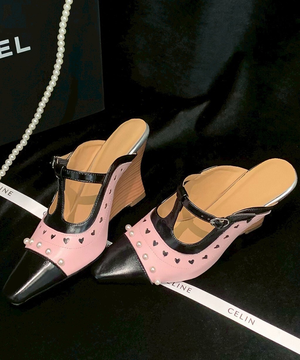 設計師家真皮坡木跟雕花拖鞋