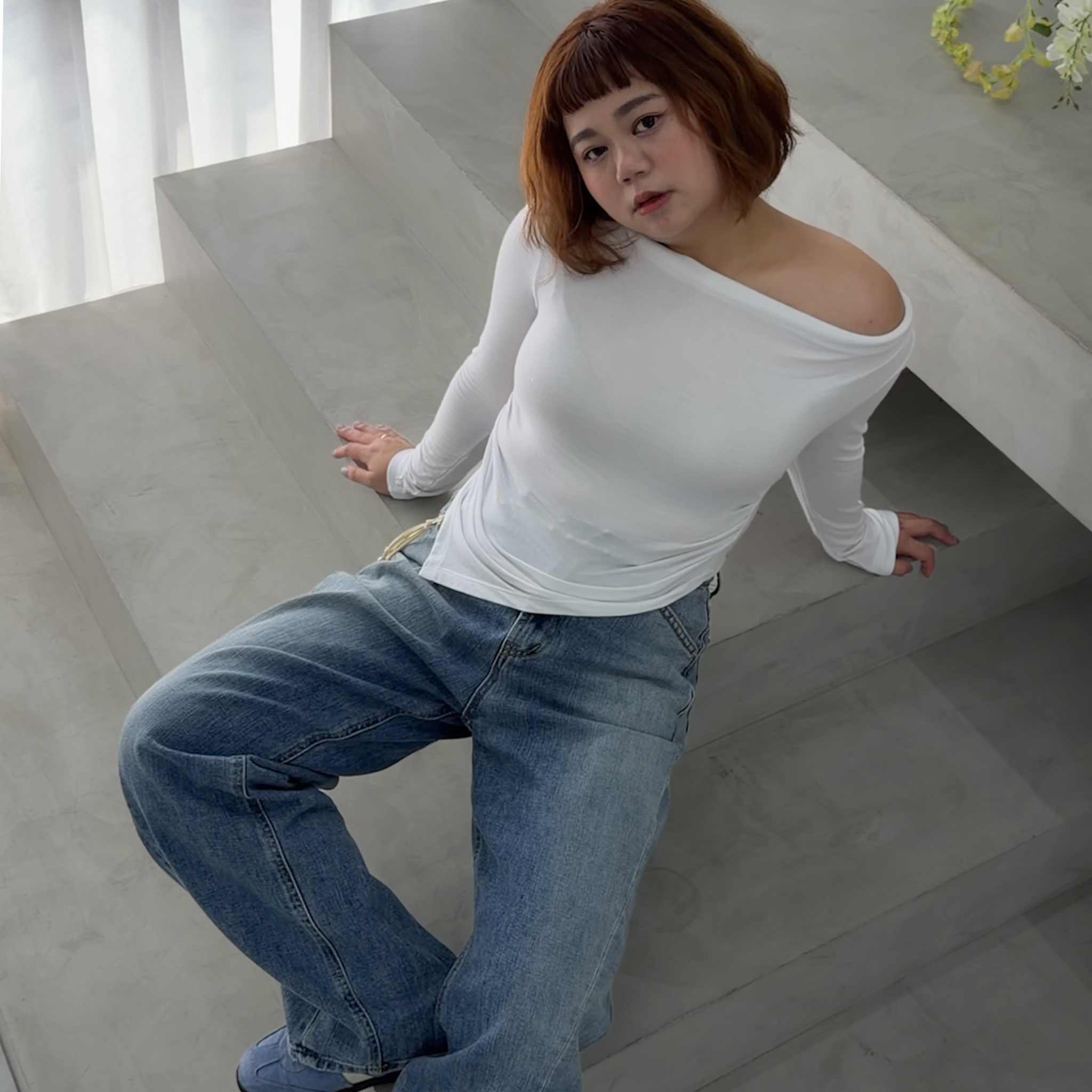 A25設計抓皺滑料下擺造型上衣(白/粉)