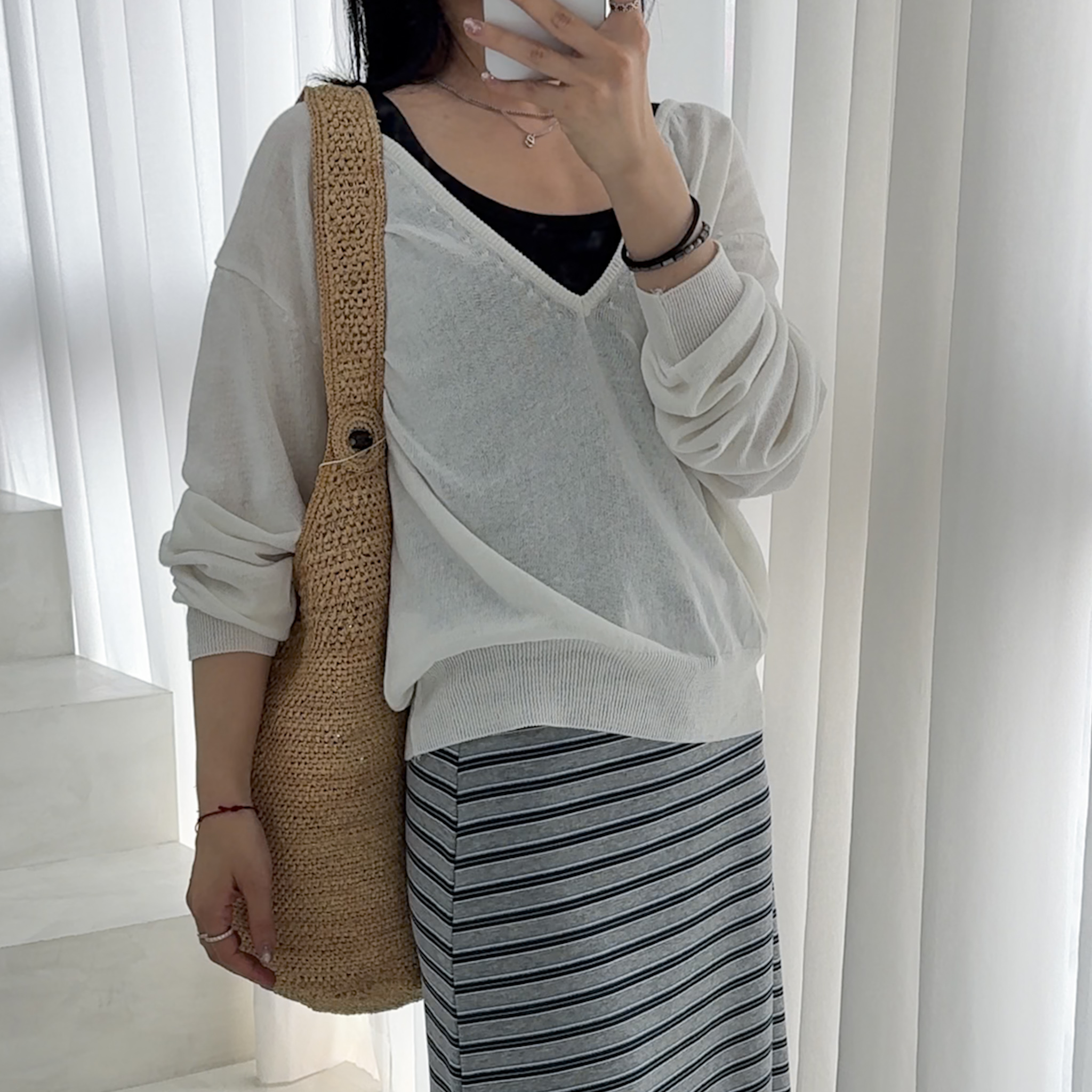 A27今年流行的疊搭大深V針織衣(白)