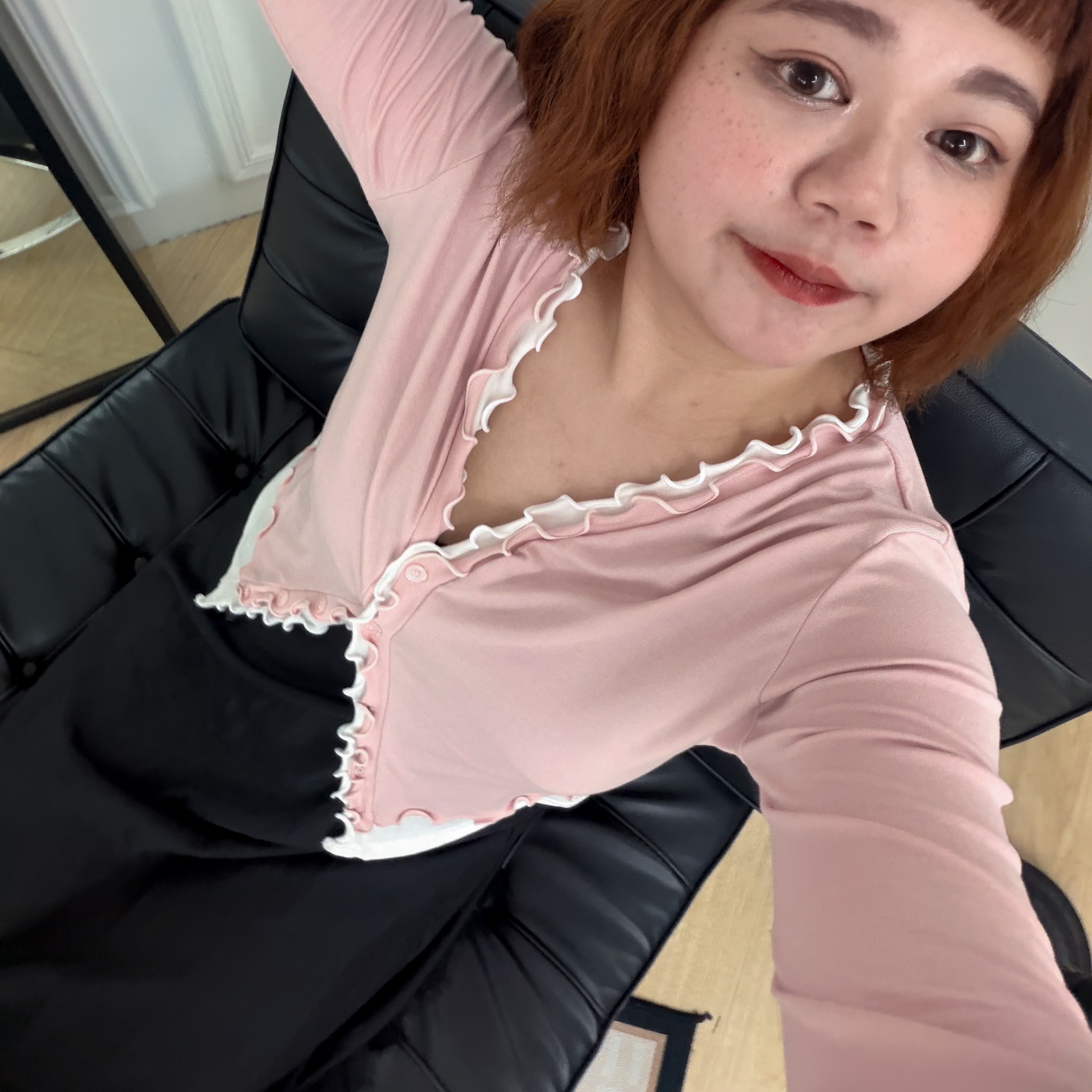 A28設計假雙層花邊排扣衫(粉)