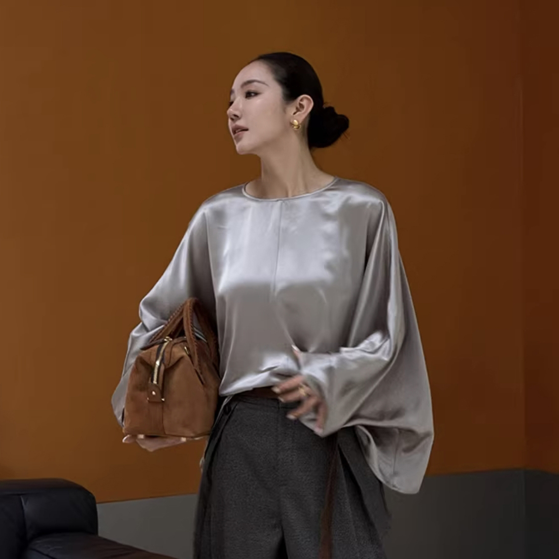 質感銀獨特感落肩飛鼠袖圓領上衣-S-L (Elegant & Love)