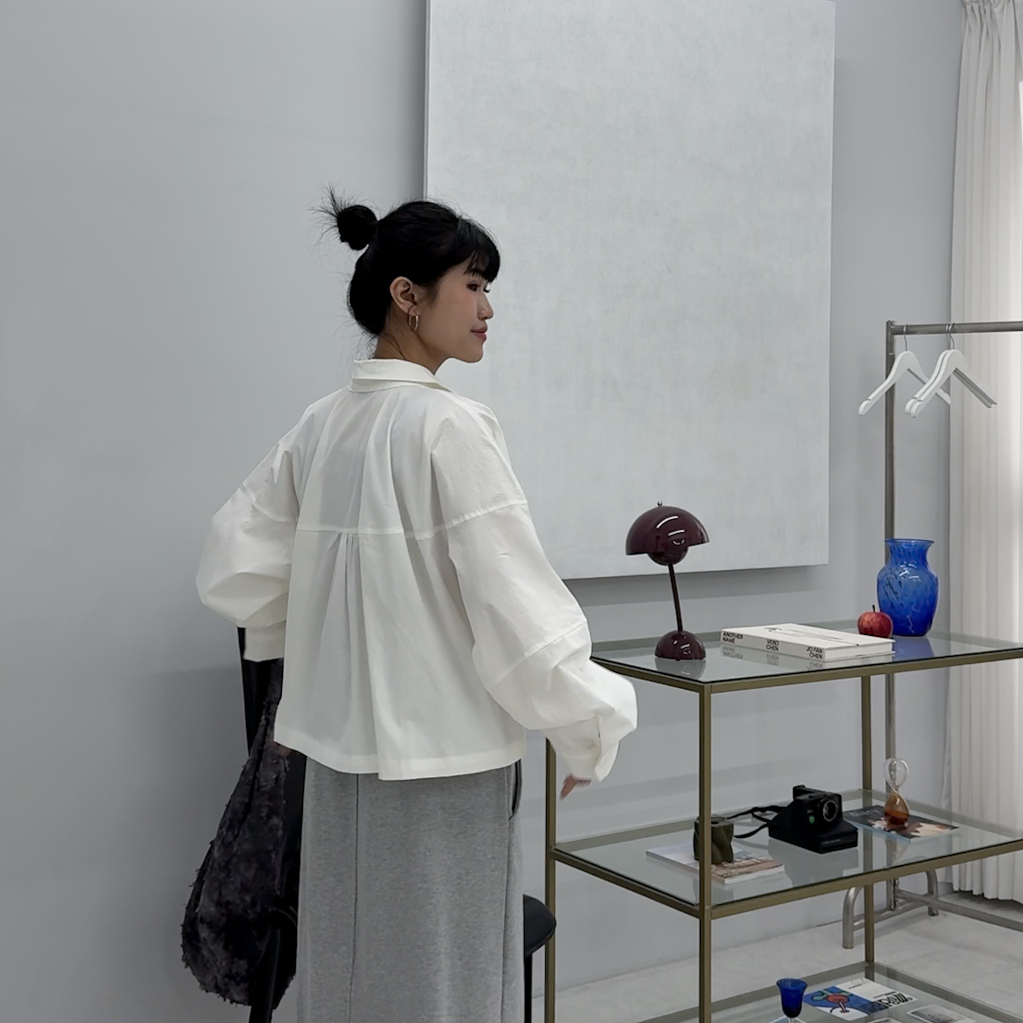 A32設計細節口袋後抓褶短襯(白)