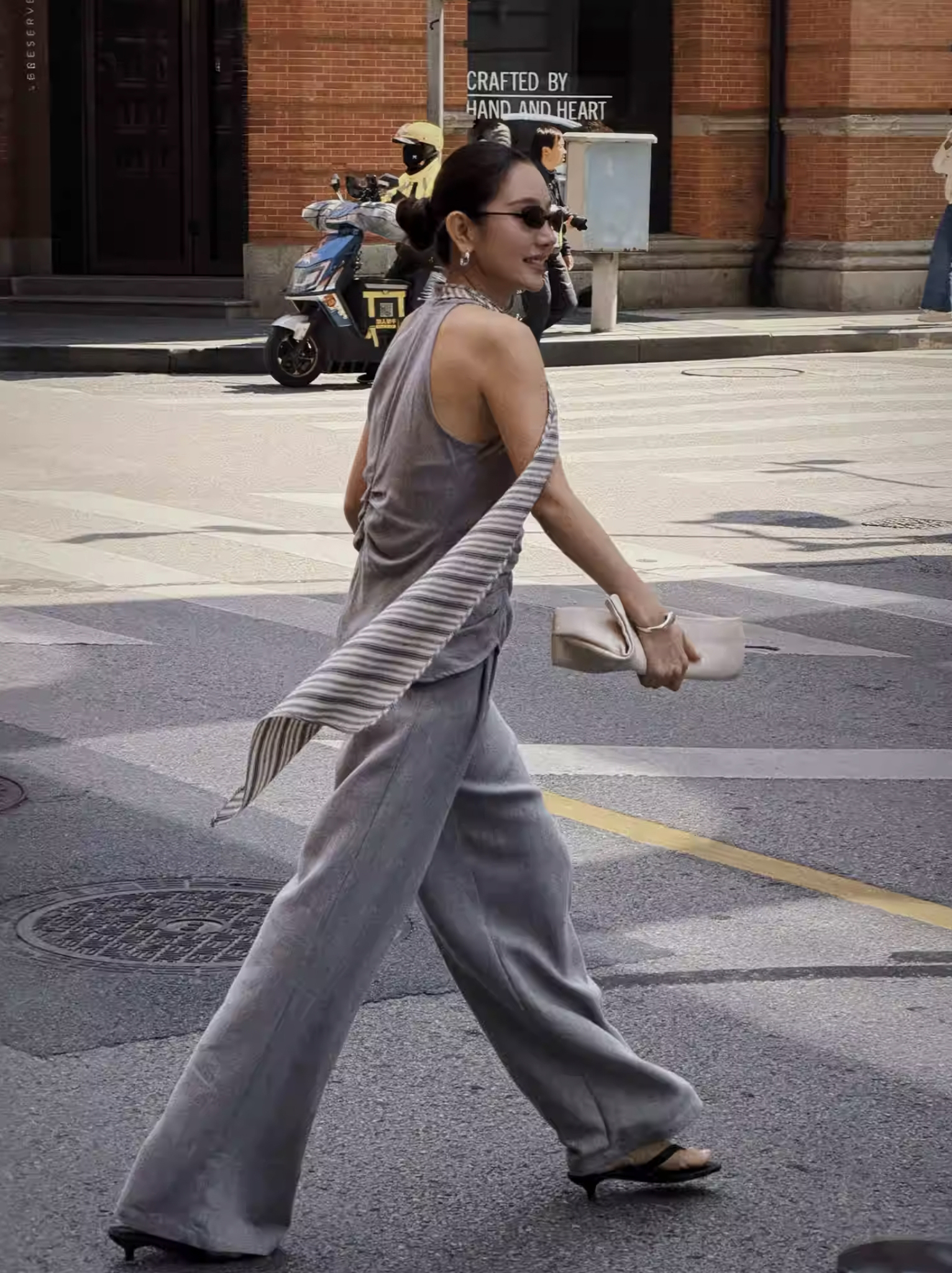 質感灰側抓摺領巾造型背心+長褲SET-S-L (Elegant & Love)