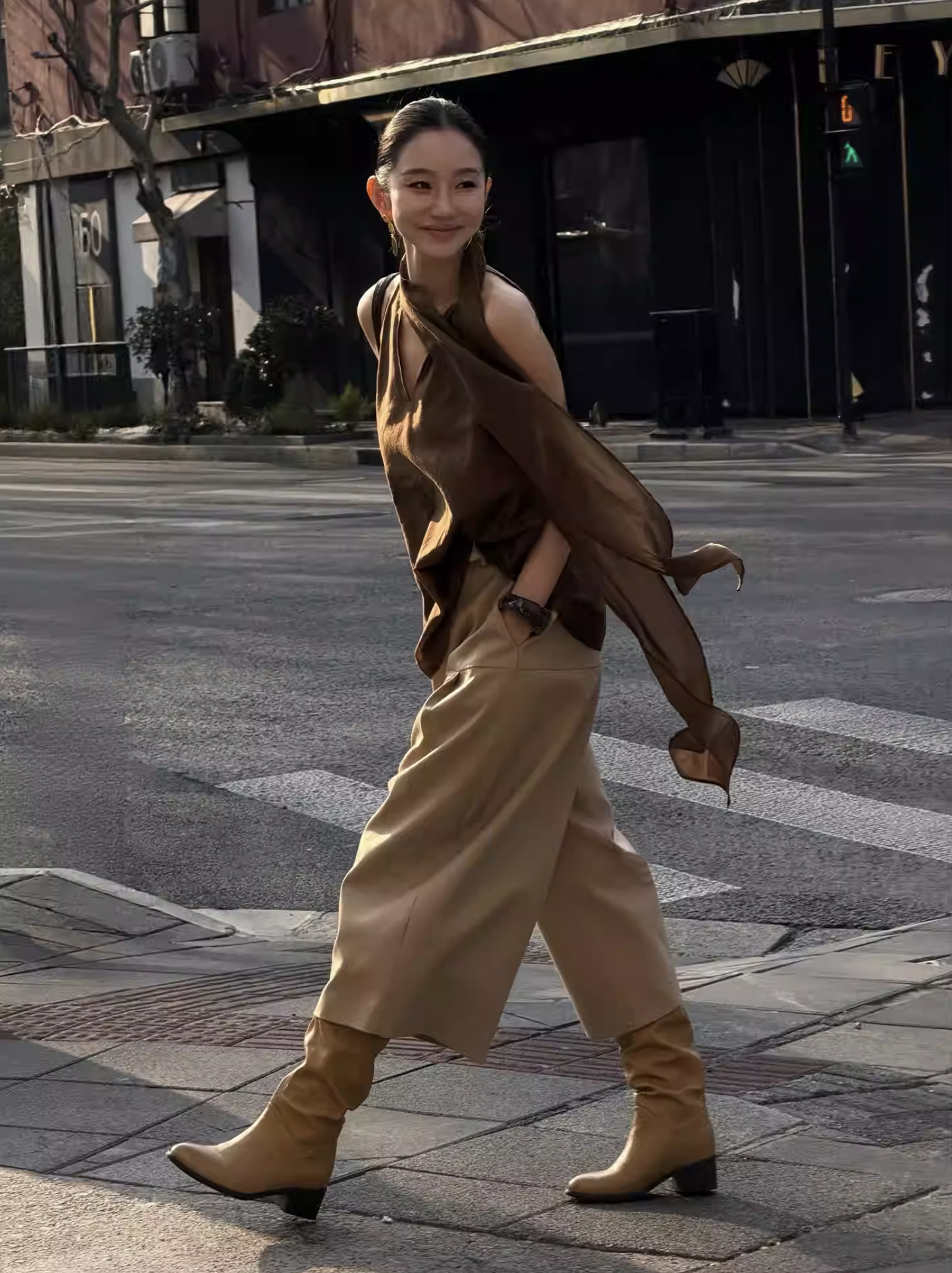 焦糖咖兩穿披肩領巾造型背心上衣-S-L (Elegant & Love)