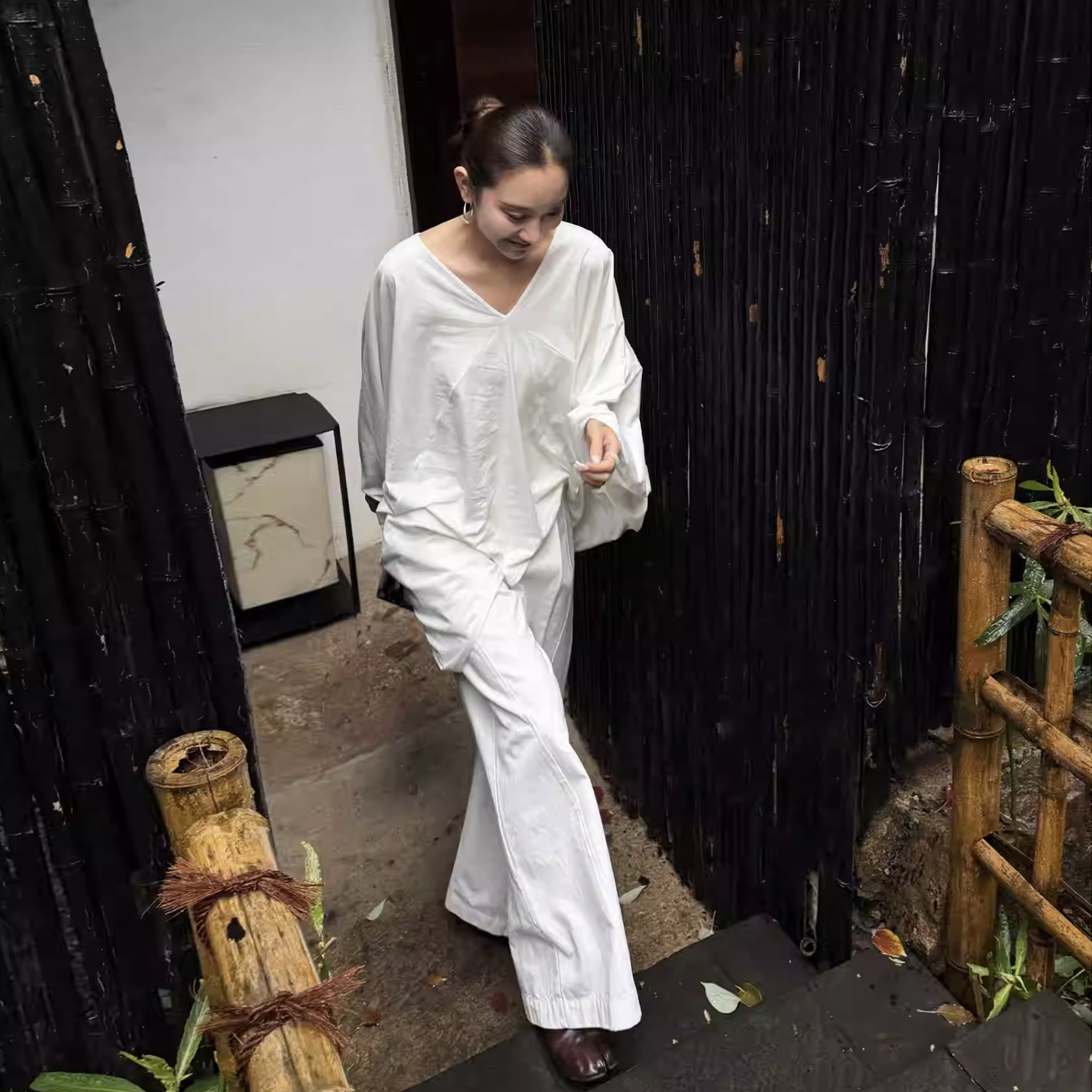 百搭雲朵白修身落地寬褲-S-XL (Elegant & Love)