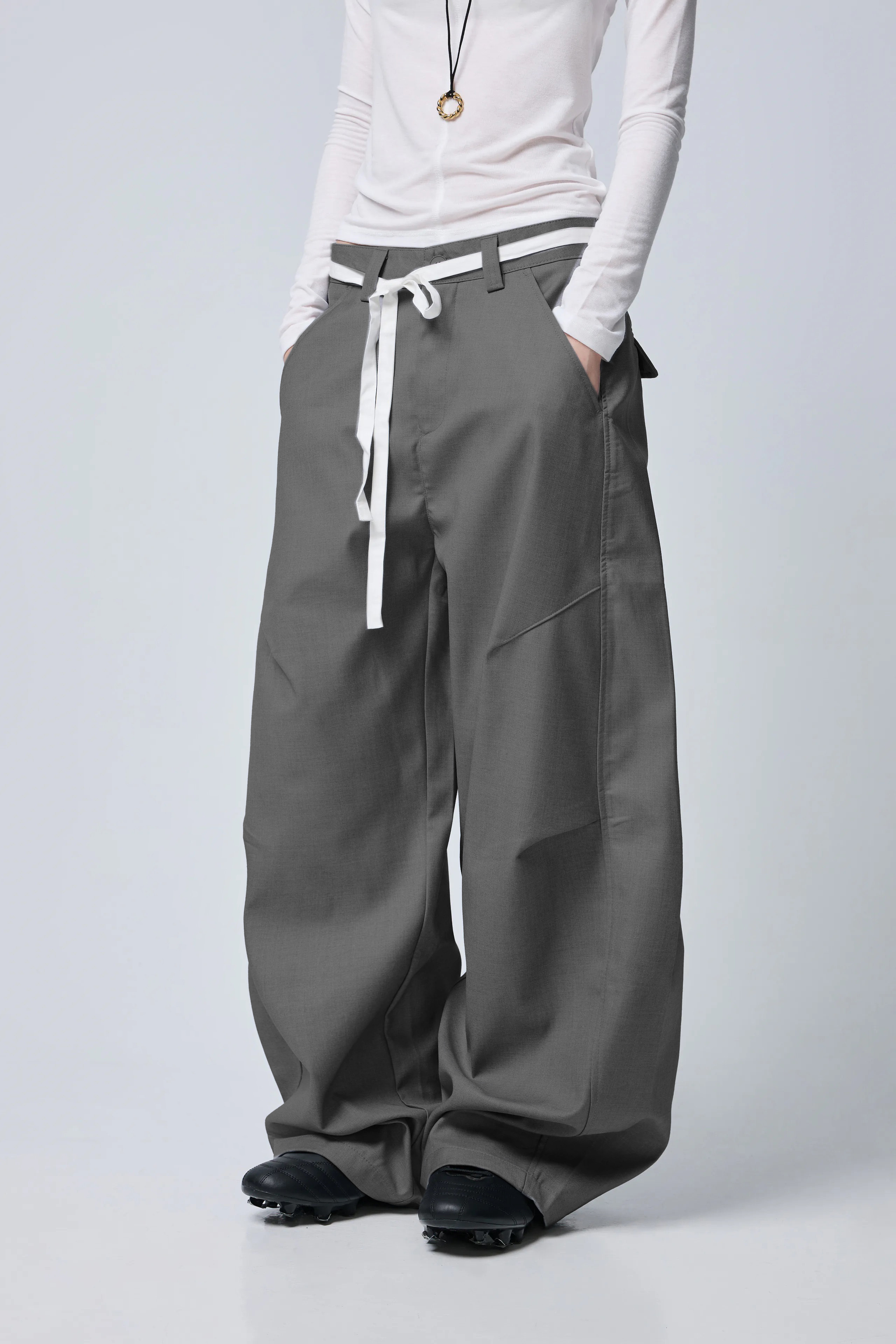 構形者西裝彎刀長褲-深灰