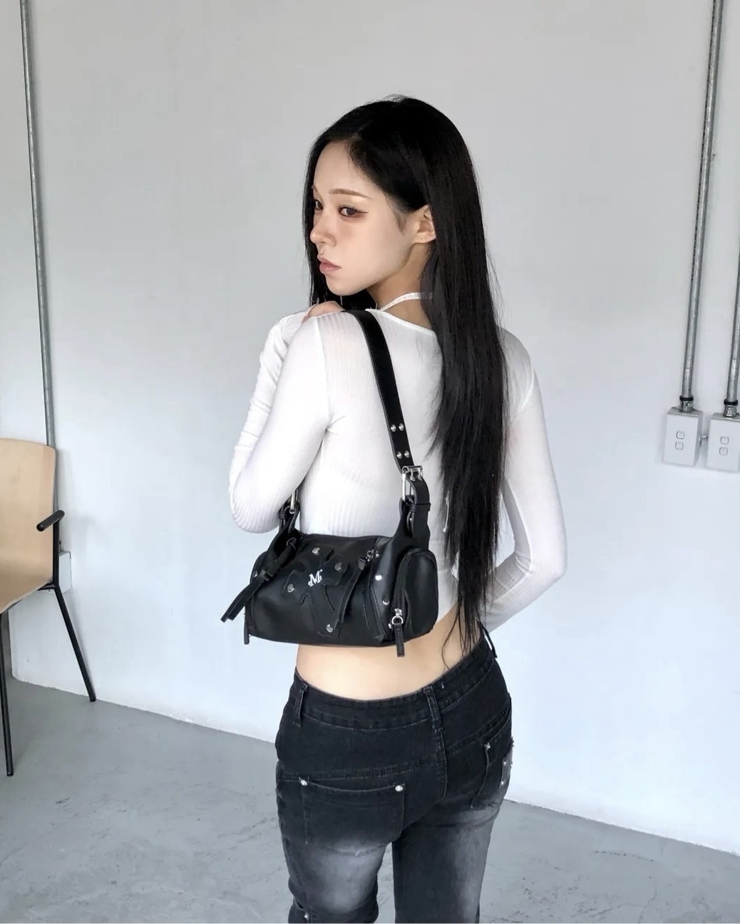 <🇰🇷韓國連線>MUCENT 迷你十字架單肩包 金屬卯釘 蠟皮 亮皮 腋下包