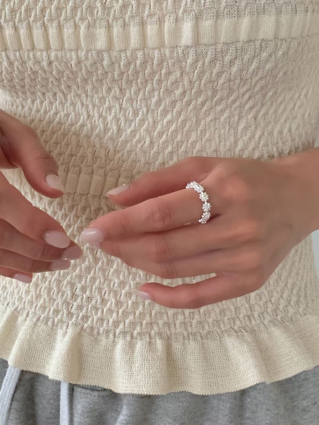 浪漫感環繞小雛菊造型戒指