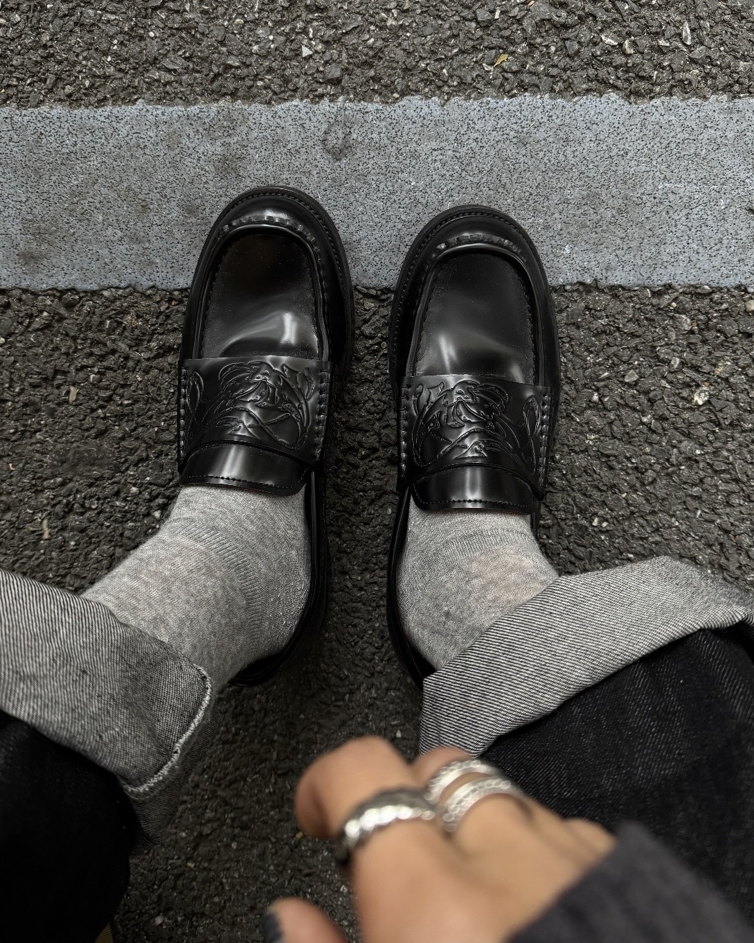 <單雙免運💥>英倫 吸血鬼 雕花 樂福 皮鞋 兩色