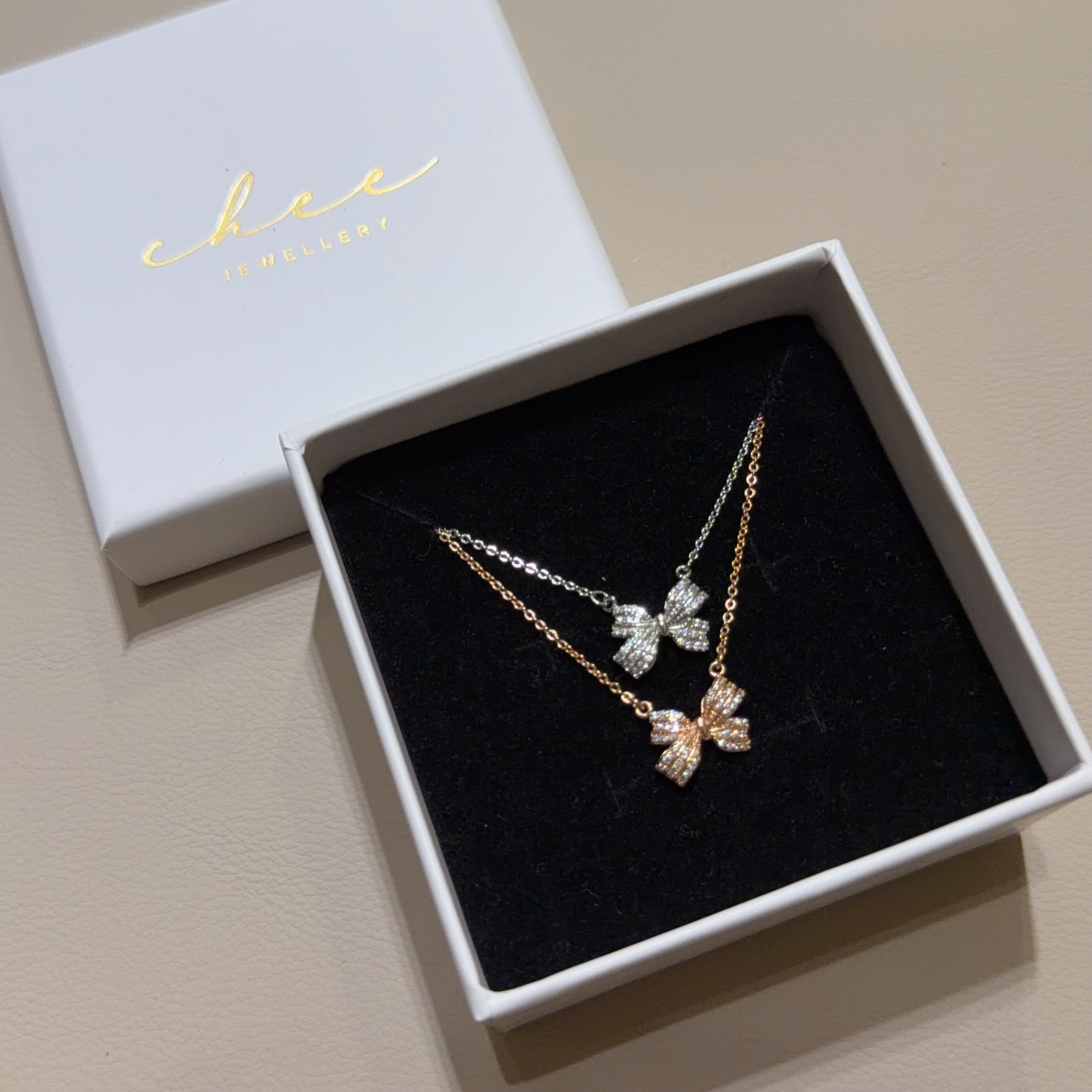 立體全滿鋯石蝴蝶結套鏈 - R68