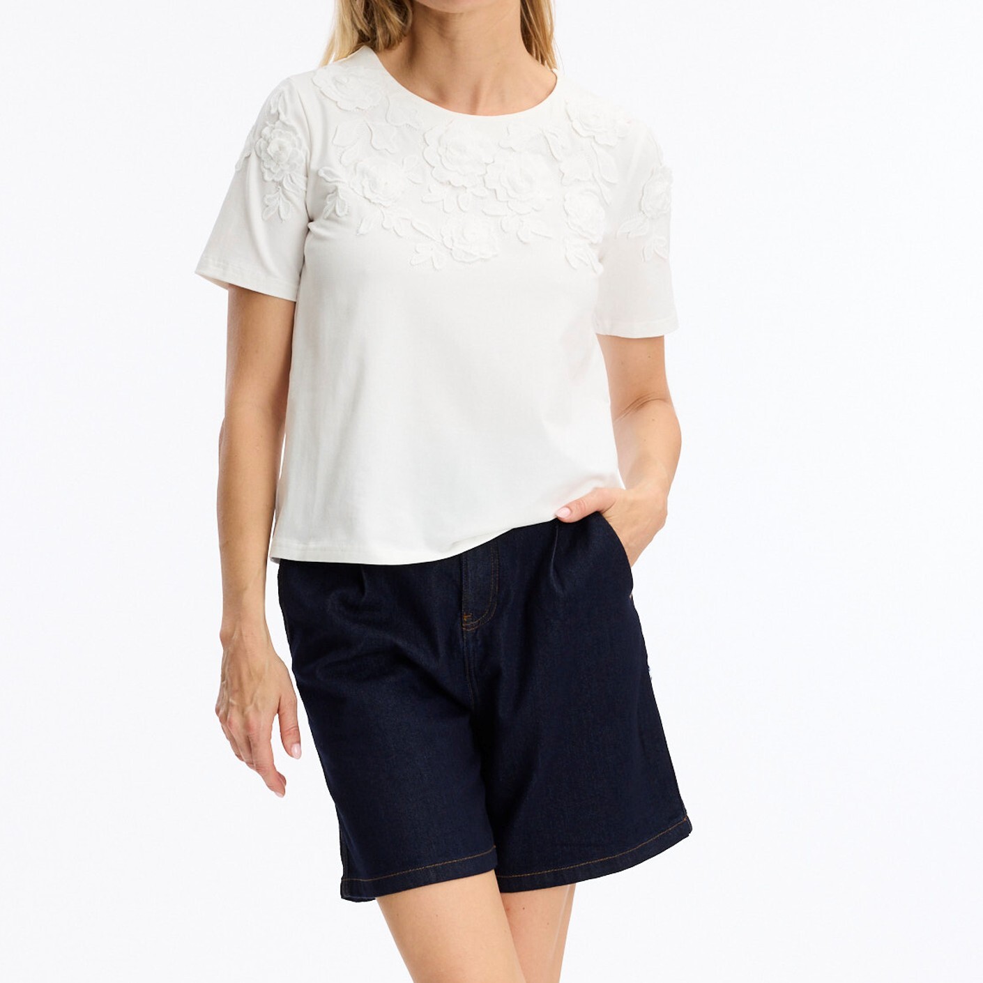 1LU0330-148 [LEO & UGO] T-Shirt With Floral Detail White #TEV656-WHITE (EU)
