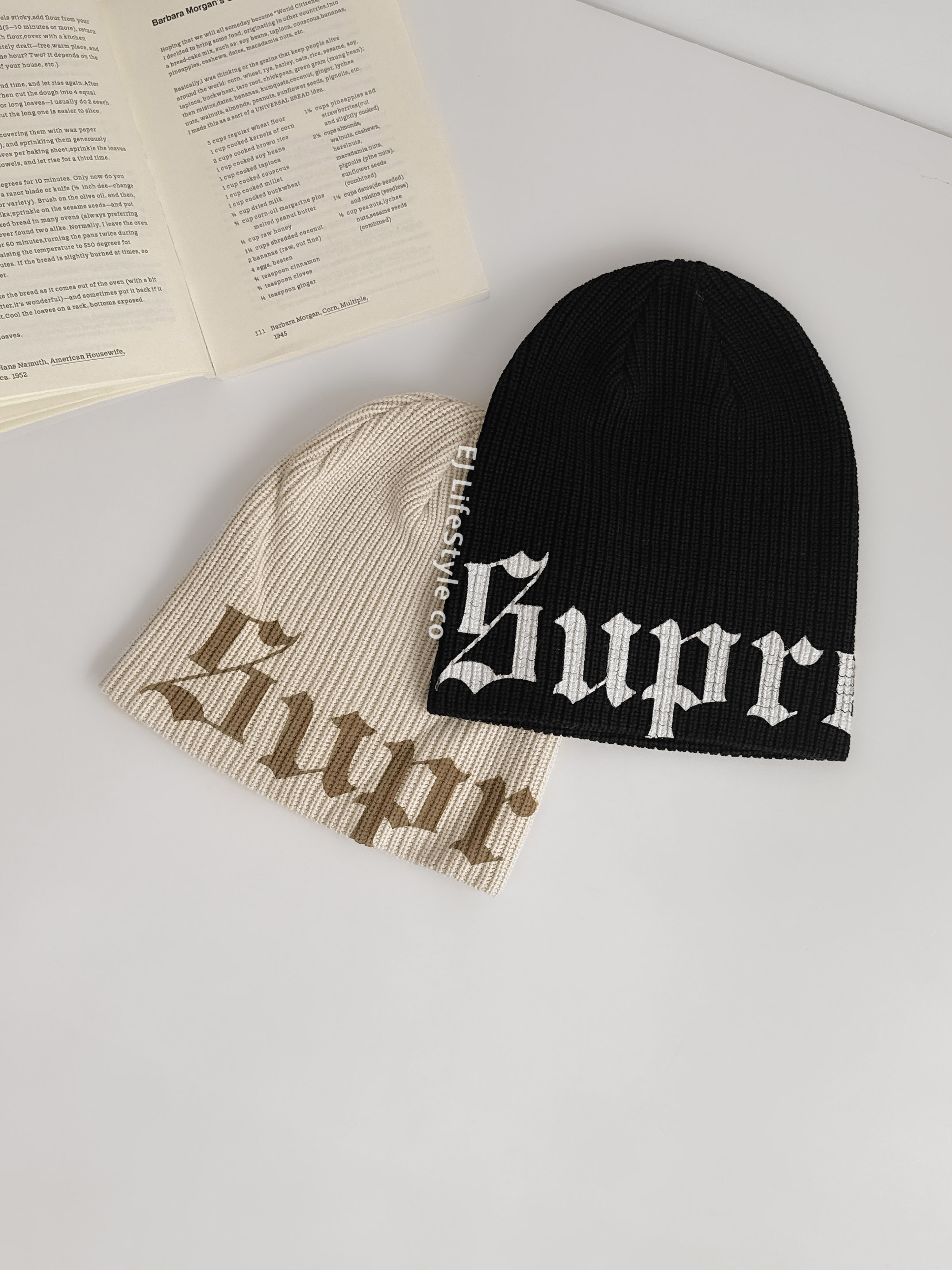 🇯🇵 SUPREME OLD ENGLISH PRINTED 歌德文字針織帽 石棕 黑白 / 現貨