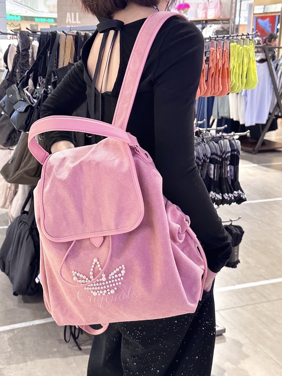 代購-Adidas Originals 14.6L Pearlbeads 珍珠三葉草徽標 後背包 雙肩包 粉