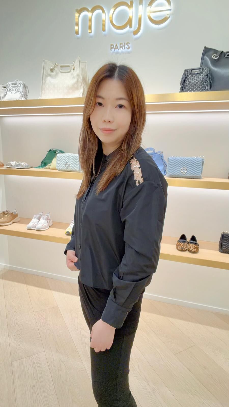 Maje 黑色鎖骨位有花形扣黑色長袖襯衫 #MFPCM00584