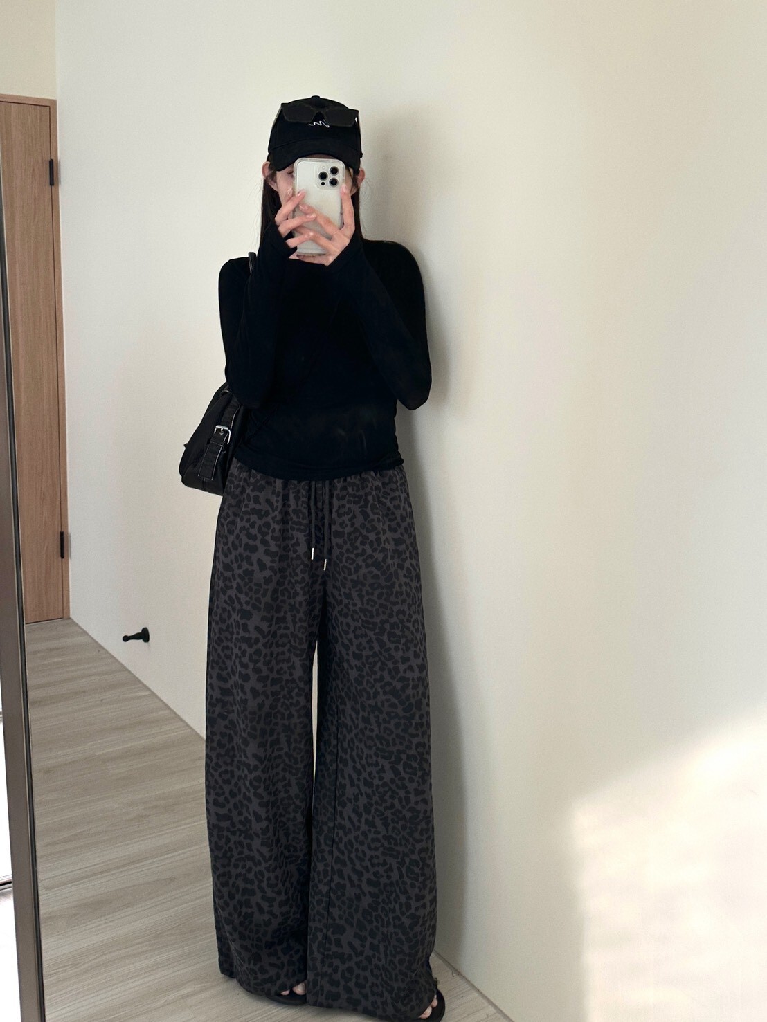 到哪裡都想穿舒適寬鬆豹紋棉褲