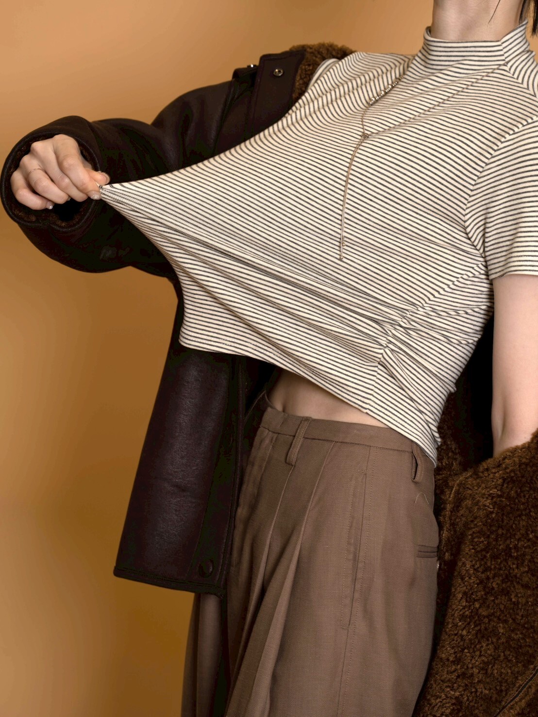 永遠買不完的細條小立領/2色均碼/米白