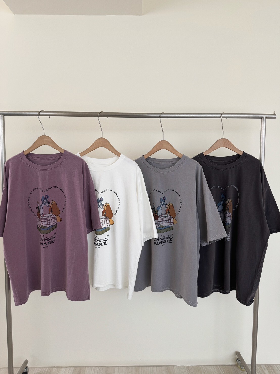 卡通名畫面小磨毛寬鬆短袖大Tee