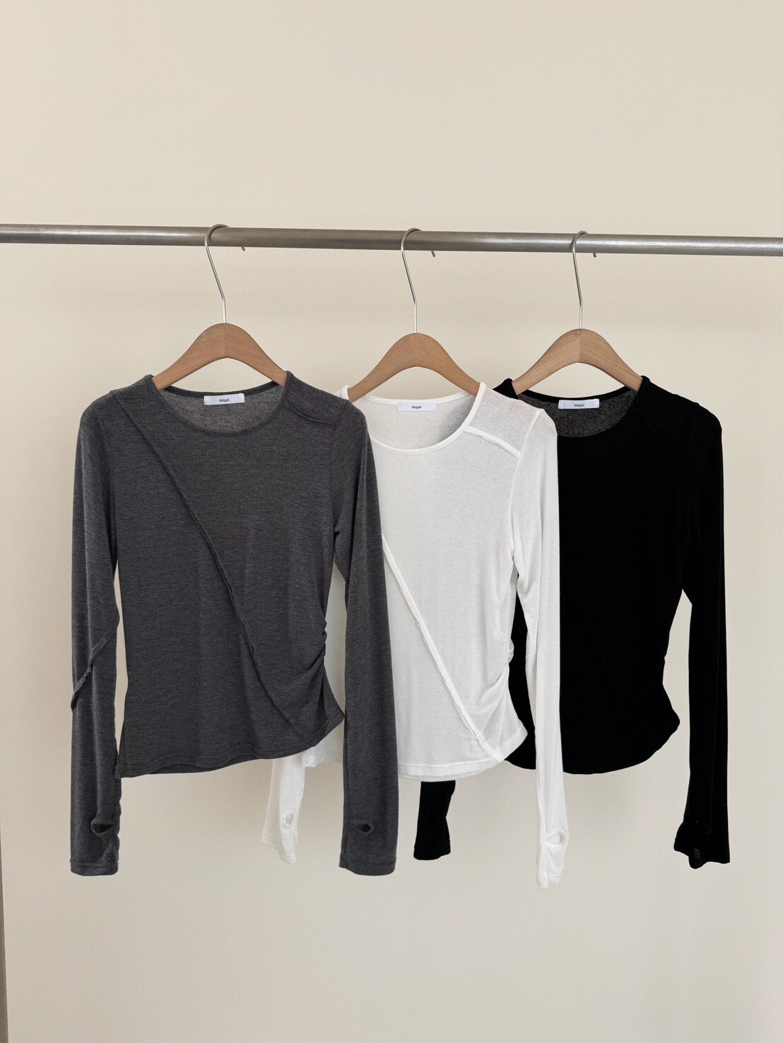 小造型側邊抓皺露指長袖上衣