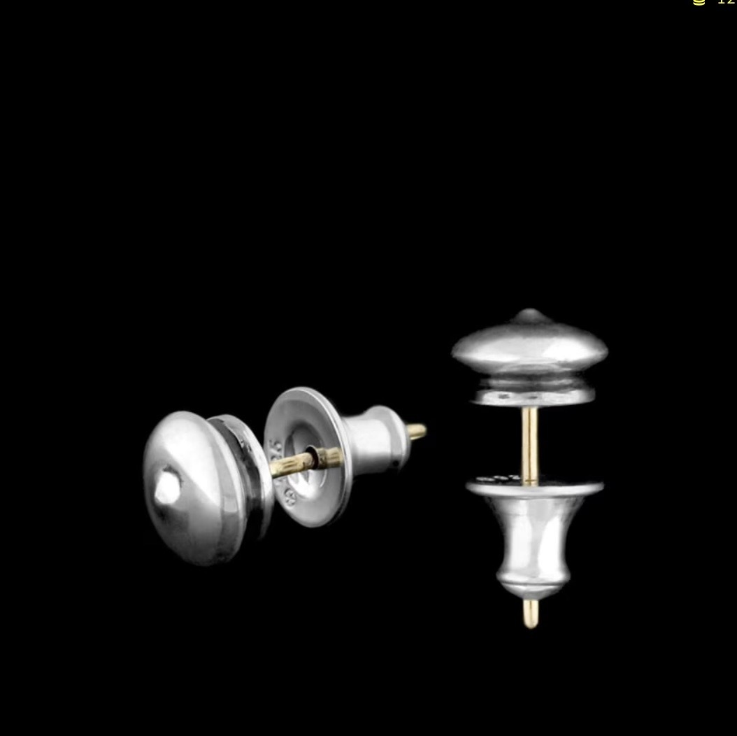 Kiss and Flow Stud Earrings