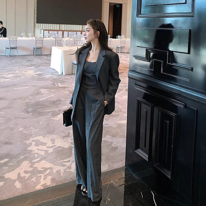 "Girlboss" 條紋西裝套裝(3件組)