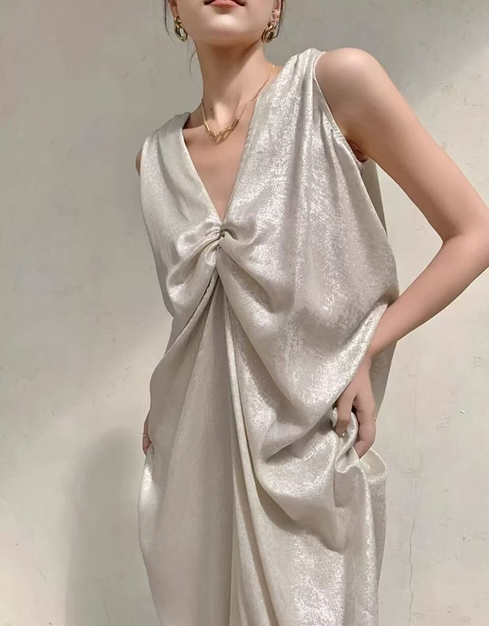 特殊光澤面料 V領寬鬆長洋
