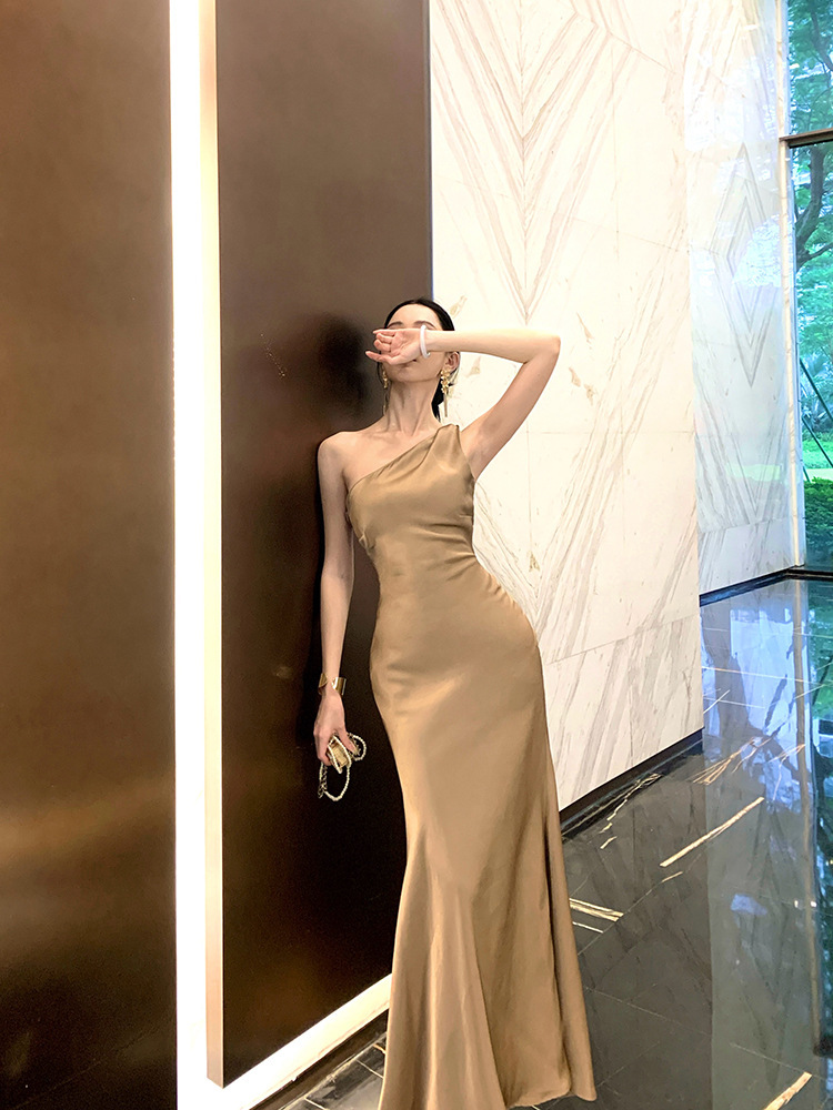 單肩收腰 絲緞長洋
