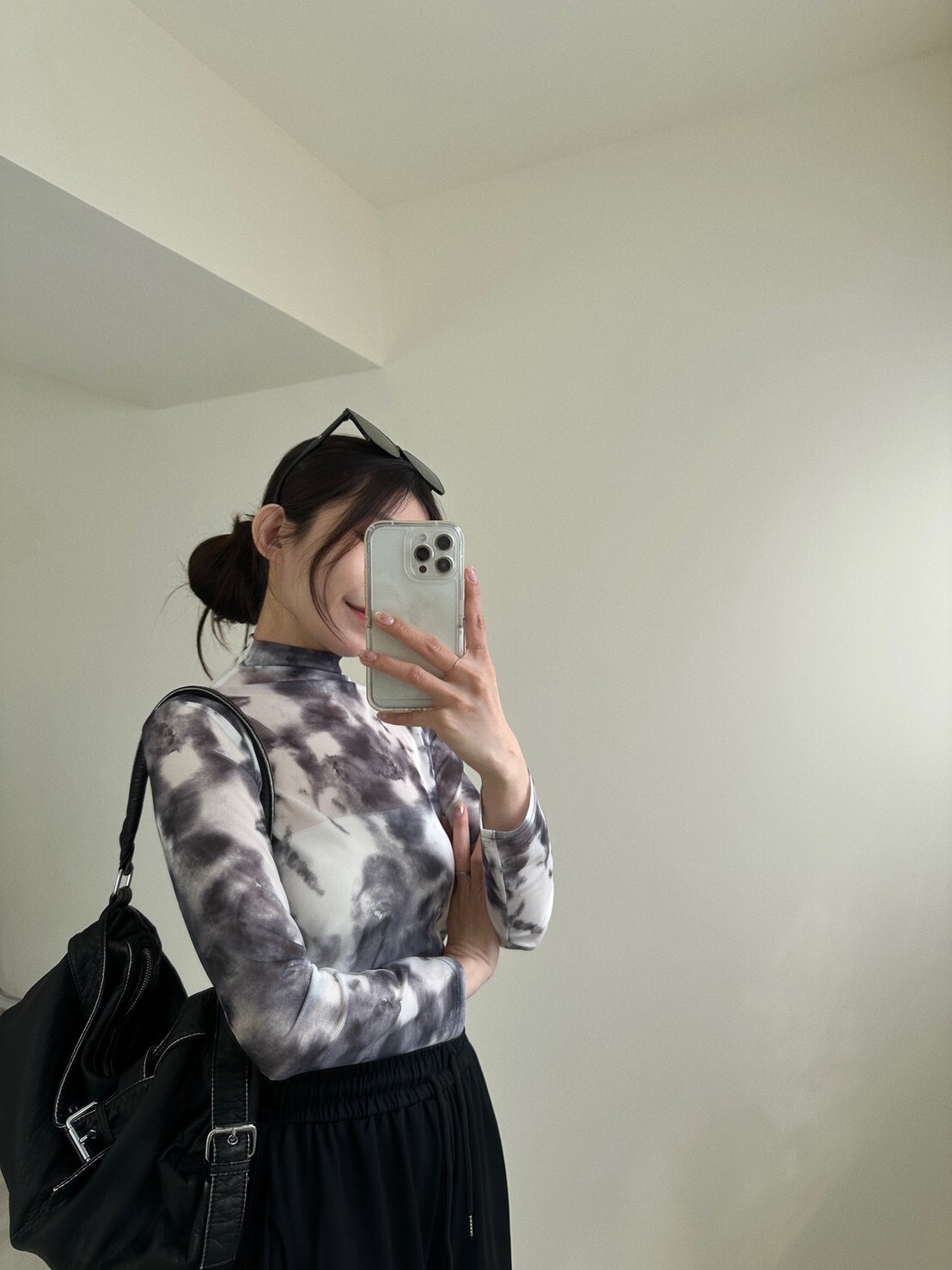 一眼吸睛渲染微透膚立領長袖上衣