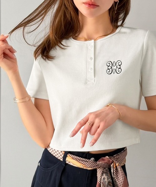 日本🇯🇵連線 mily bilet 刺繡Logo亨利領短版羅紋上衣 短版 休閒 刺繡 亨利領 短袖 T恤 3色(任買兩件711免運)/預購