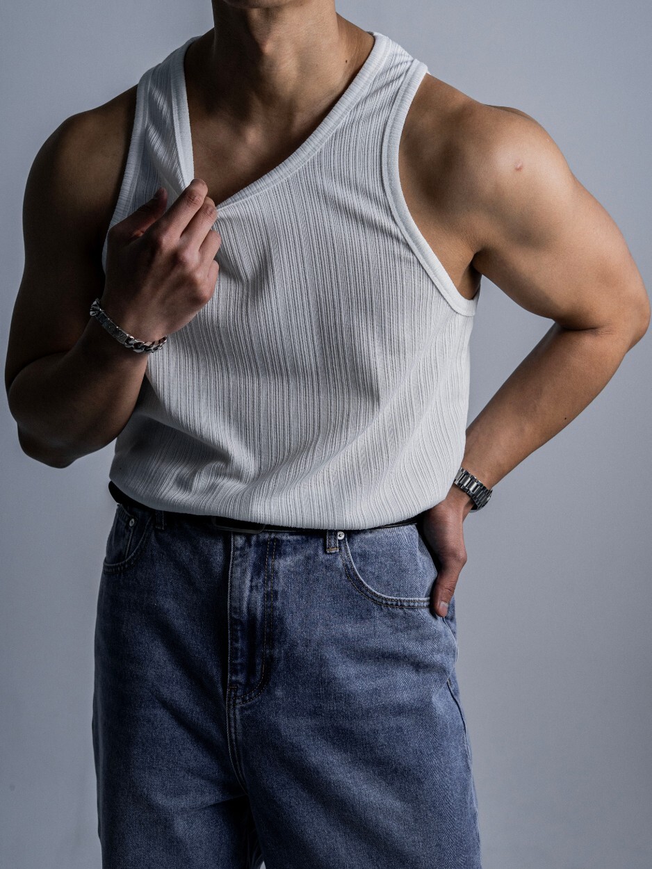 開衩修身無袖背心