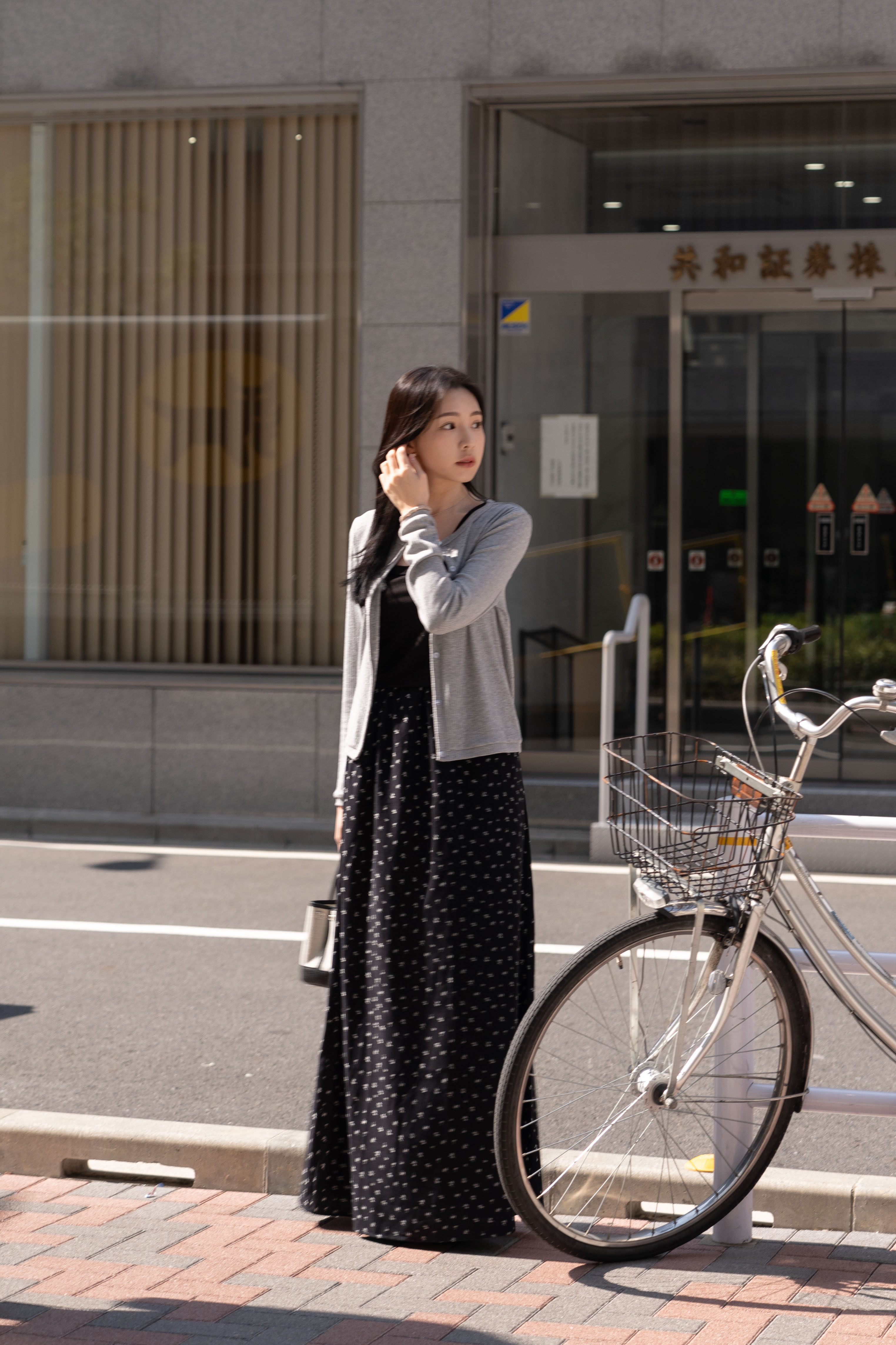 Gmade/春分序曲飄感碎花長裙-黑