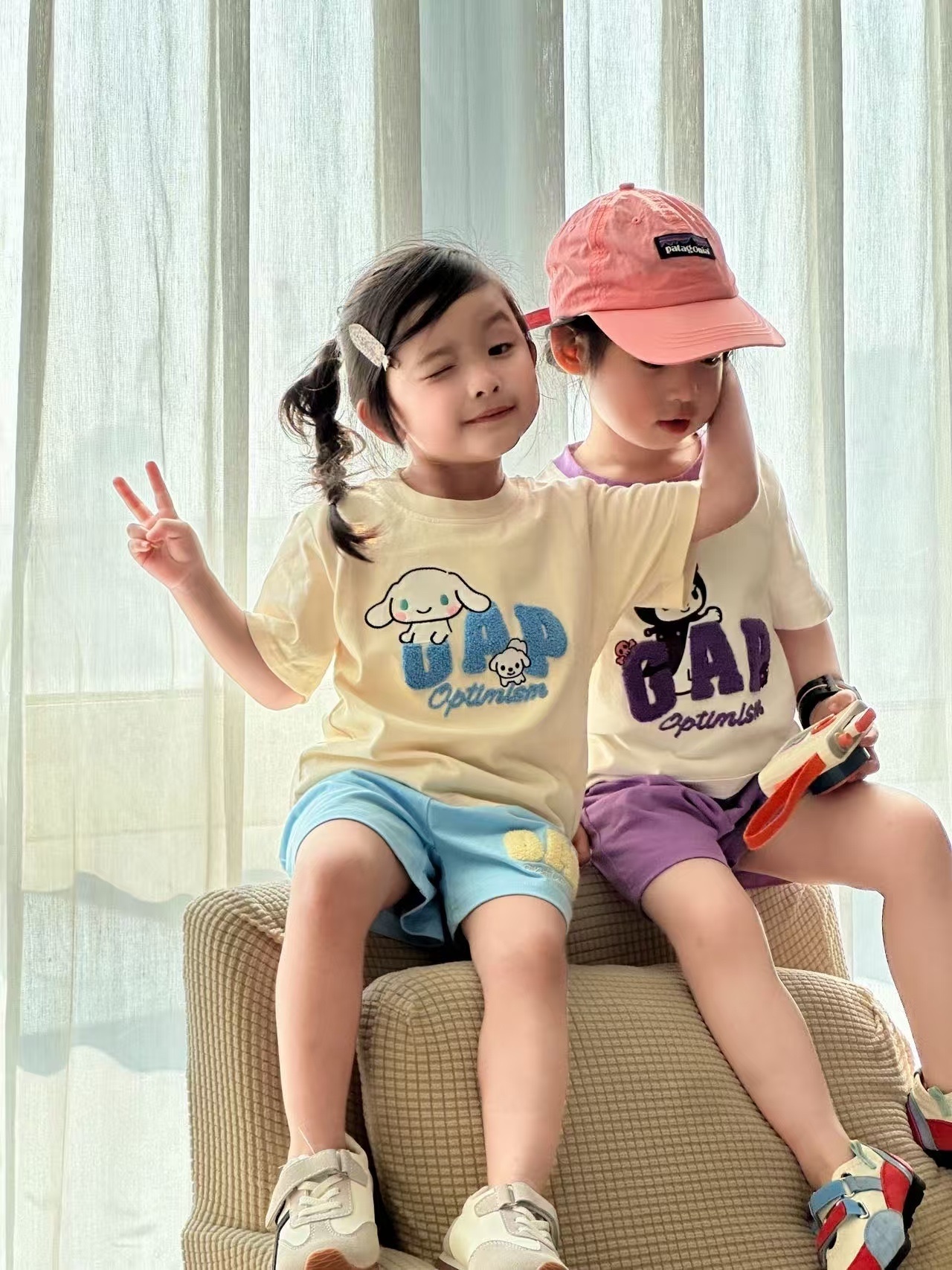 𝐆𝐀𝐏 𝐱 𝐒𝐚𝐧𝐫𝐢𝐨 夏日人物短袖套裝/包屁衣上衣