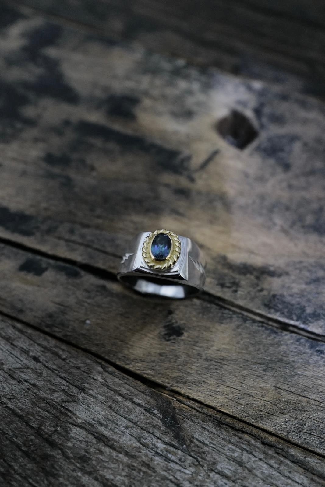 金繩Rainbow Topaz 印台戒