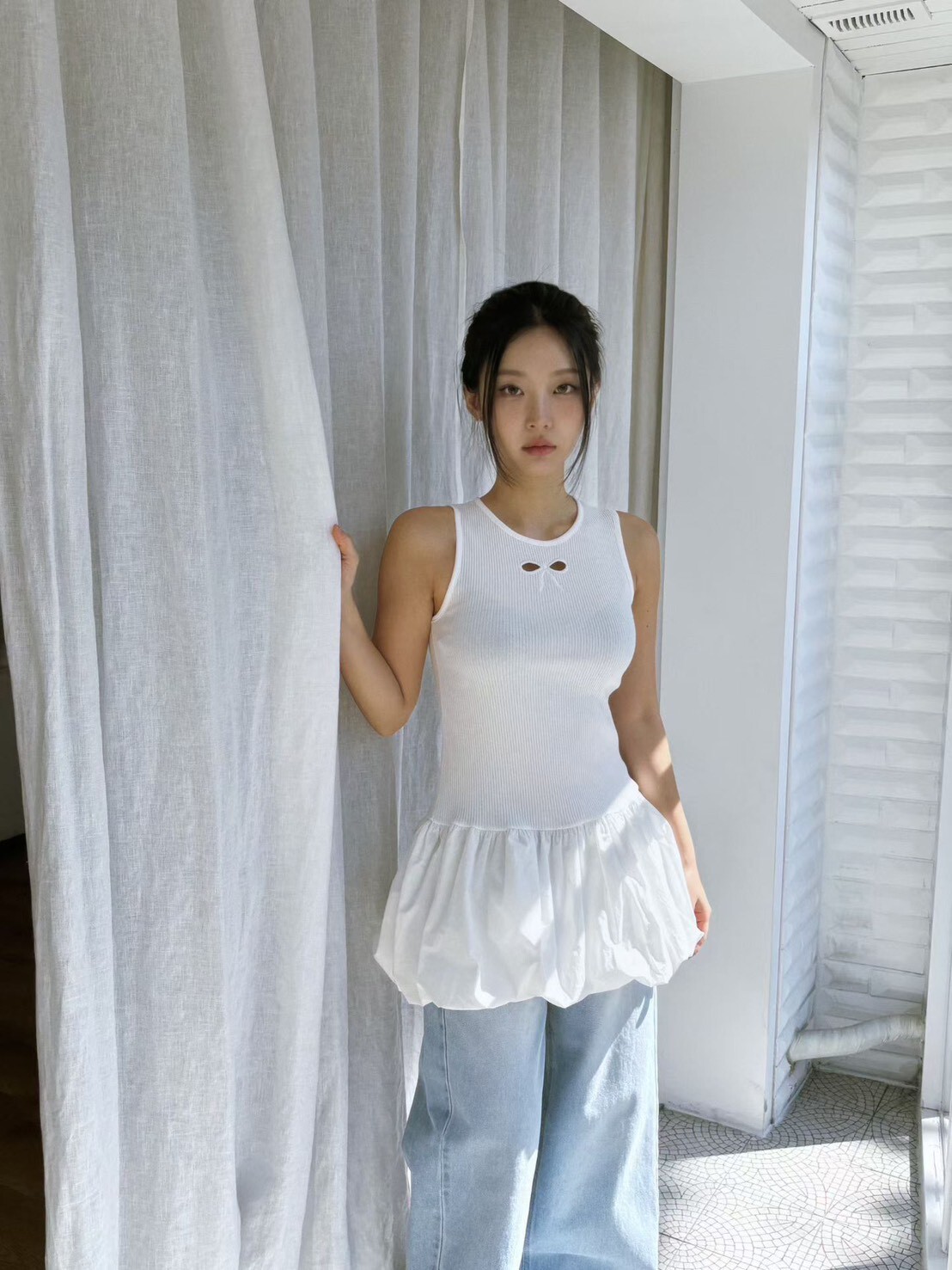 洞洞蝴蝶結無袖花苞短洋裝