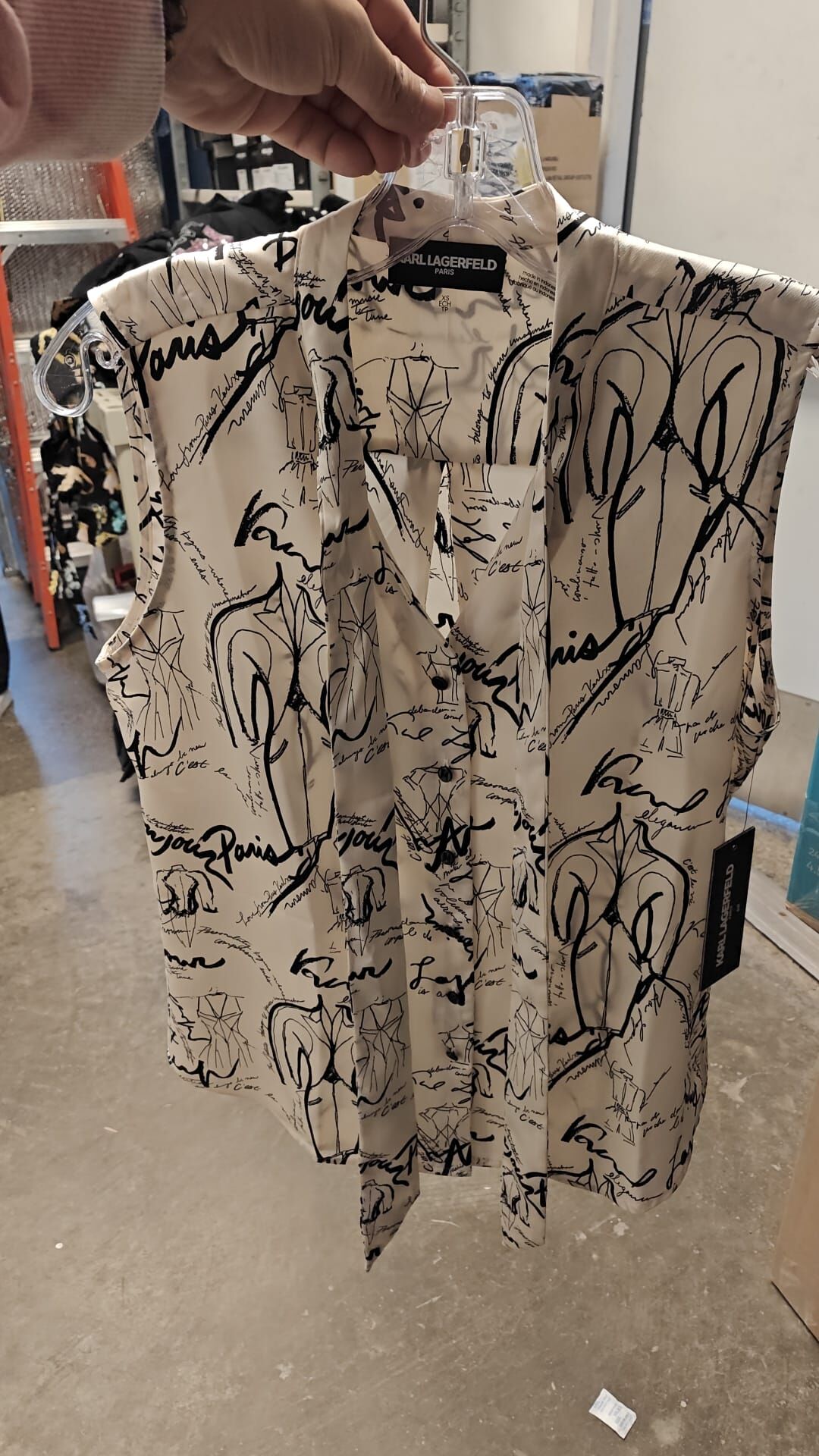 [U] KARL LAGERFELD BISQUE/BLACK WOMEN'S PRINTED SLEEVELESS TIE NECK BLOUSE, G61TG24D-BQ4 (UKL235)