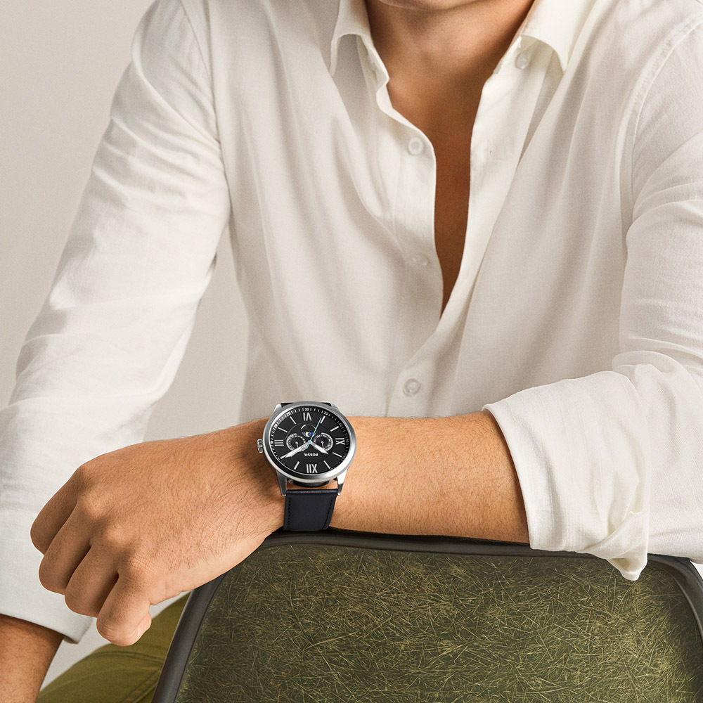 Flynn 經典雅士羅馬數字三眼手錶 黑色真皮錶帶 48 MM BQM7137