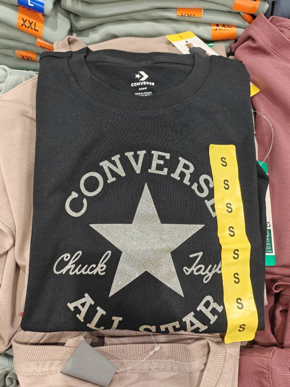 [U] CW CONVERSE BLACK CHUCK PATCH WOMEN'S TSHIRT, 1943137-BLACK (UCW72)