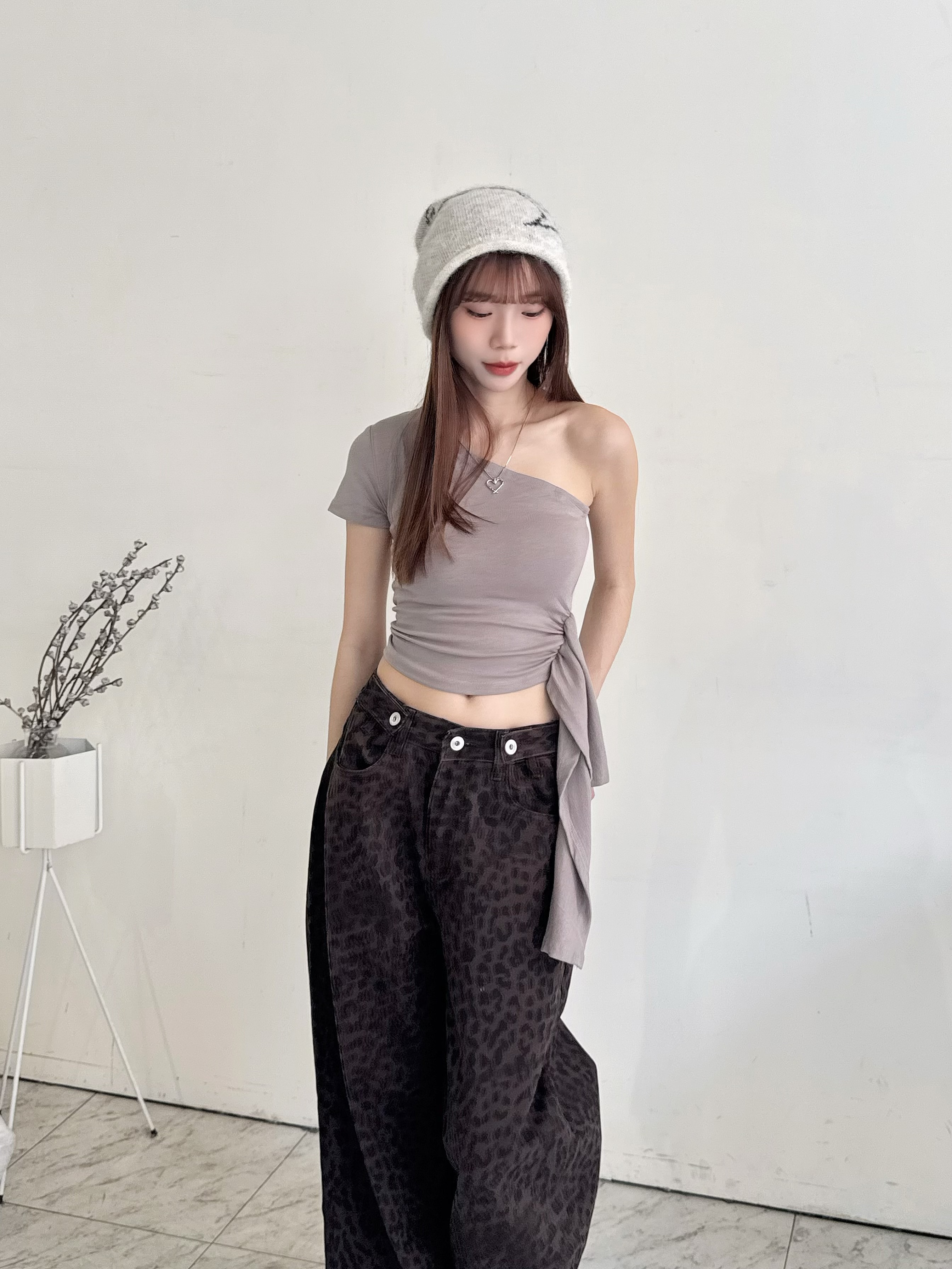 下襬造型斜肩多色上衣-0551