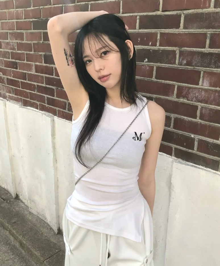 （現貨）韓牌 MUCENT ENVY U領 側開衩 無袖 背心 P00000YD