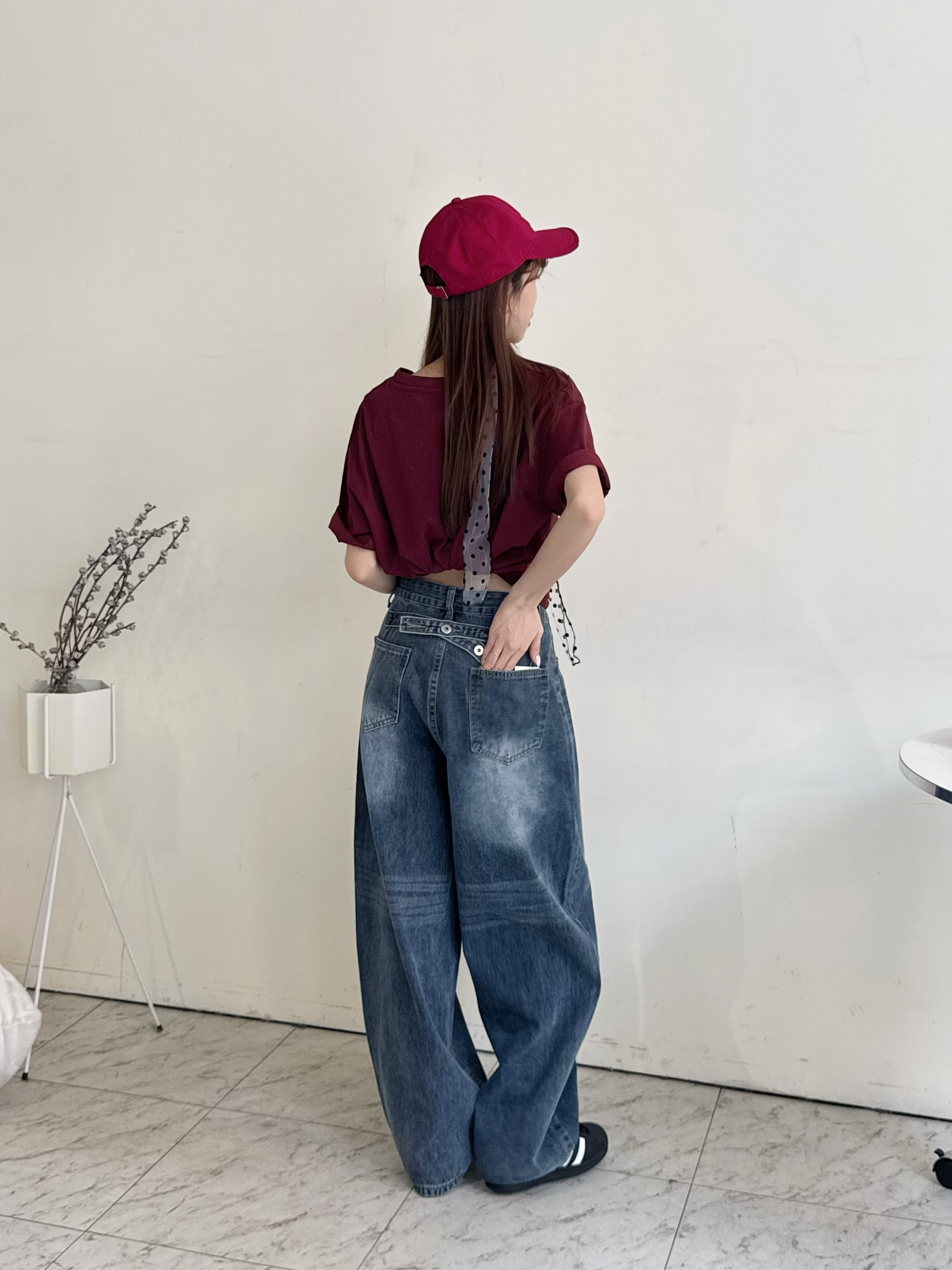 後鈕扣設計刷色彎刀褲-7001