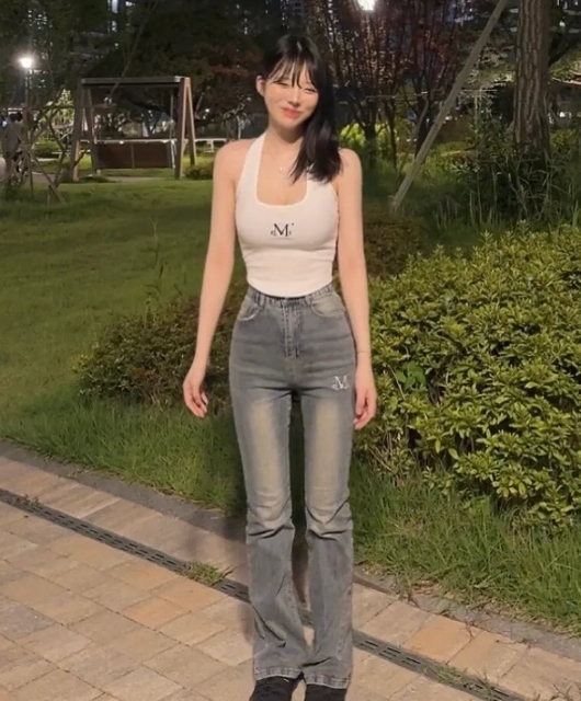 （現貨）韓牌 MUCENT KYLILAC 圓弧下擺 圍脖 露背 背心 P00000XR