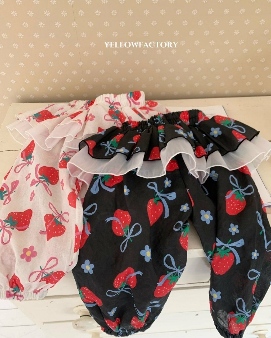正韓夏Yellowfactory 兩色草莓襯裙防蚊褲