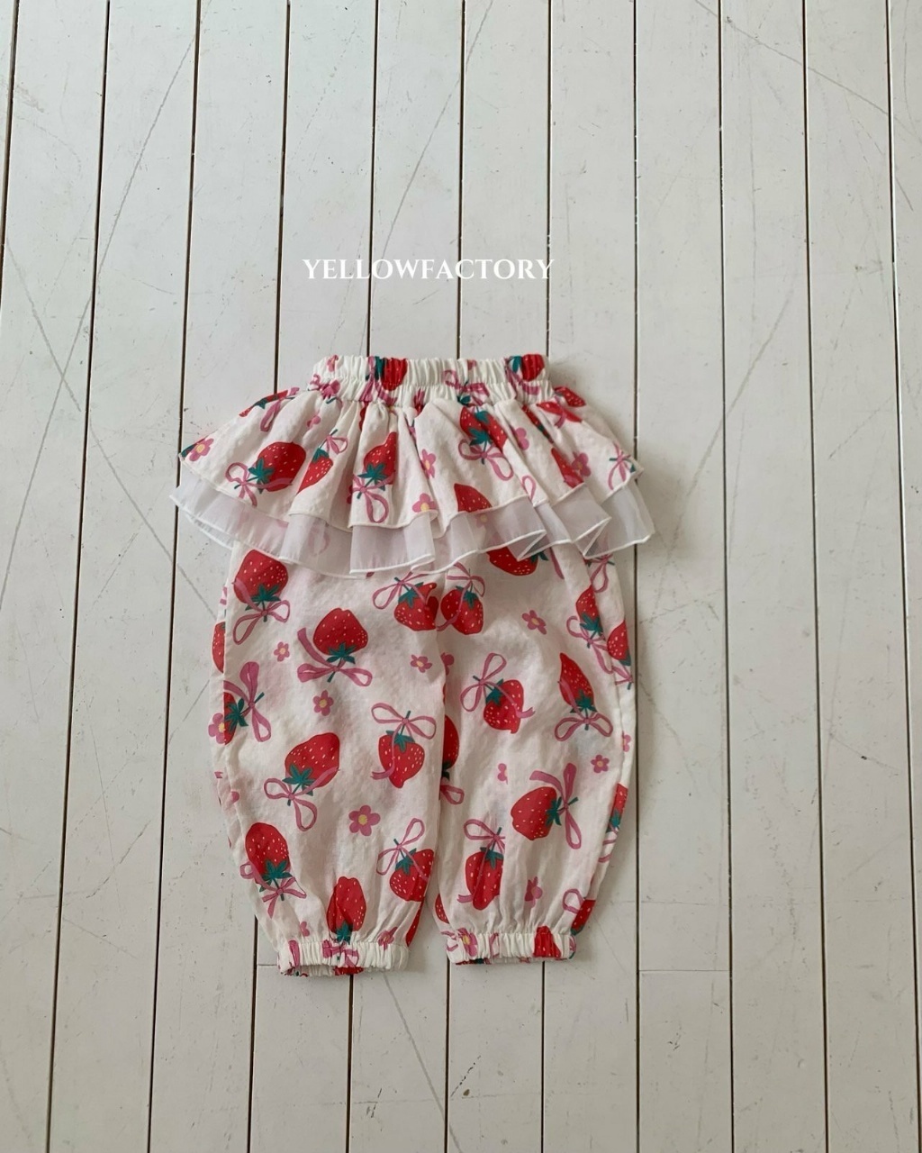 正韓夏Yellowfactory 兩色草莓襯裙防蚊褲