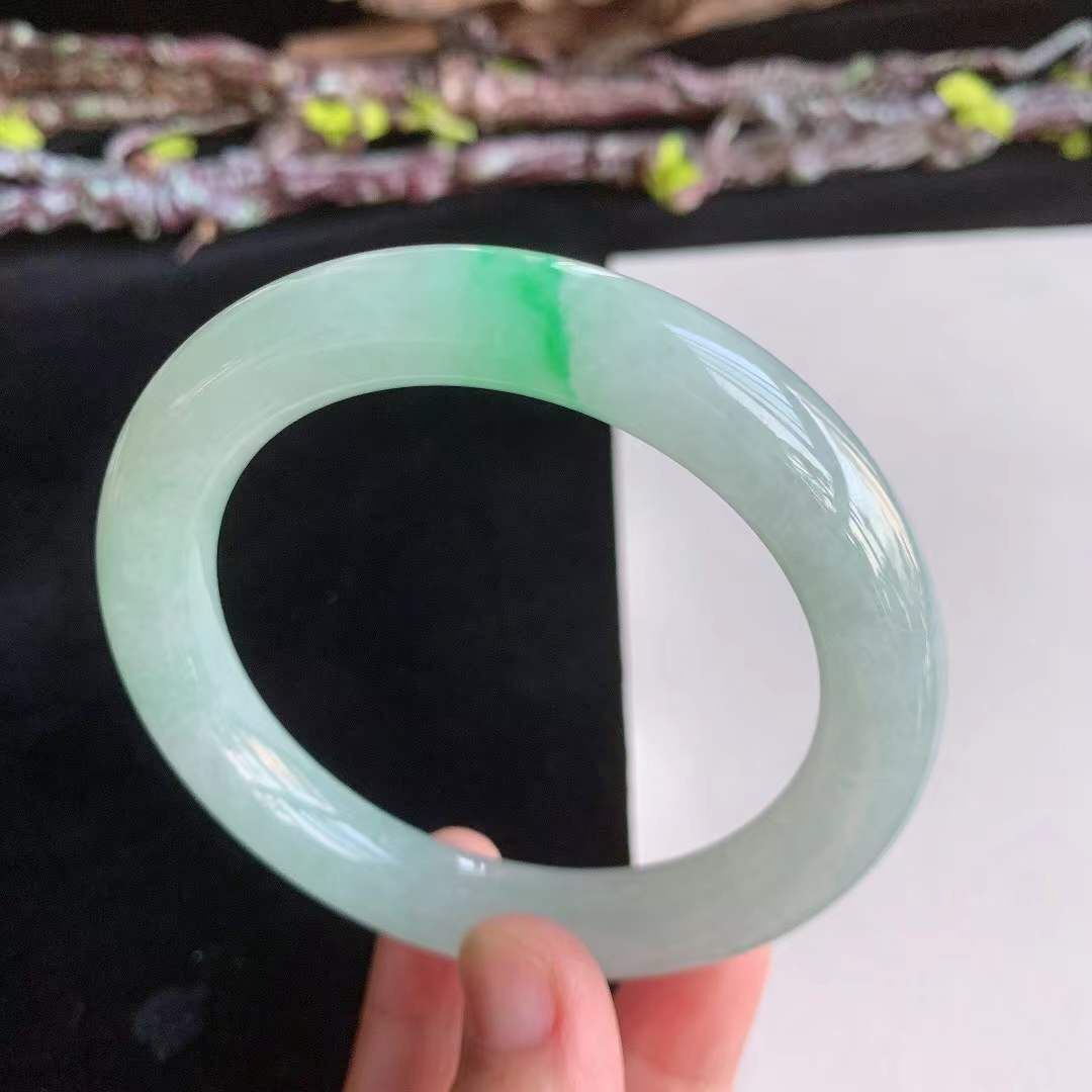 3162637 56.9mm翡翠冰種水潤飄陽綠圓條手鐲 (56-58)