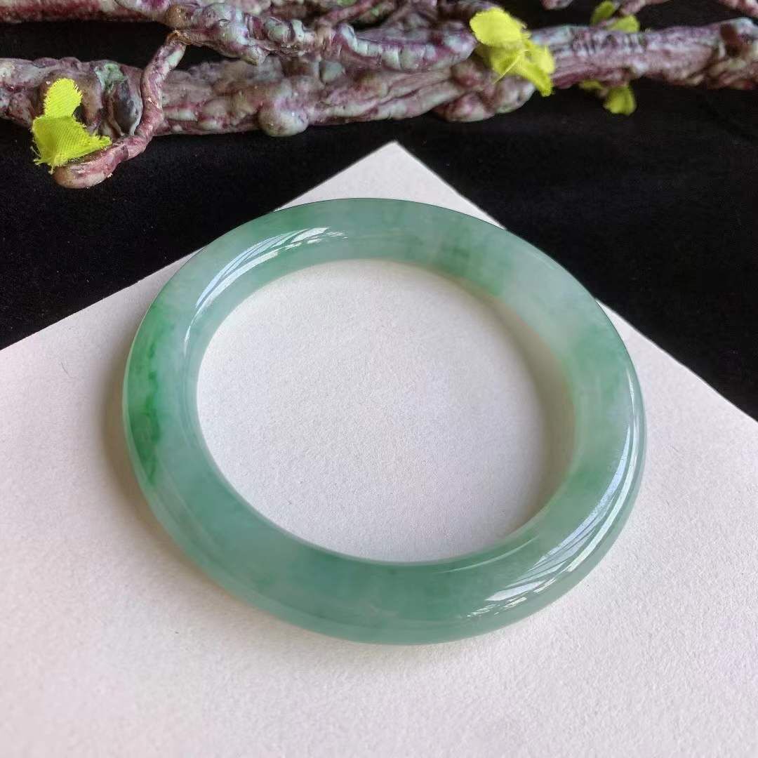 翡翠冰種水潤飄綠圓條手鐲,天然翡翠A玉, 緬甸玉, Jade, Jadeite