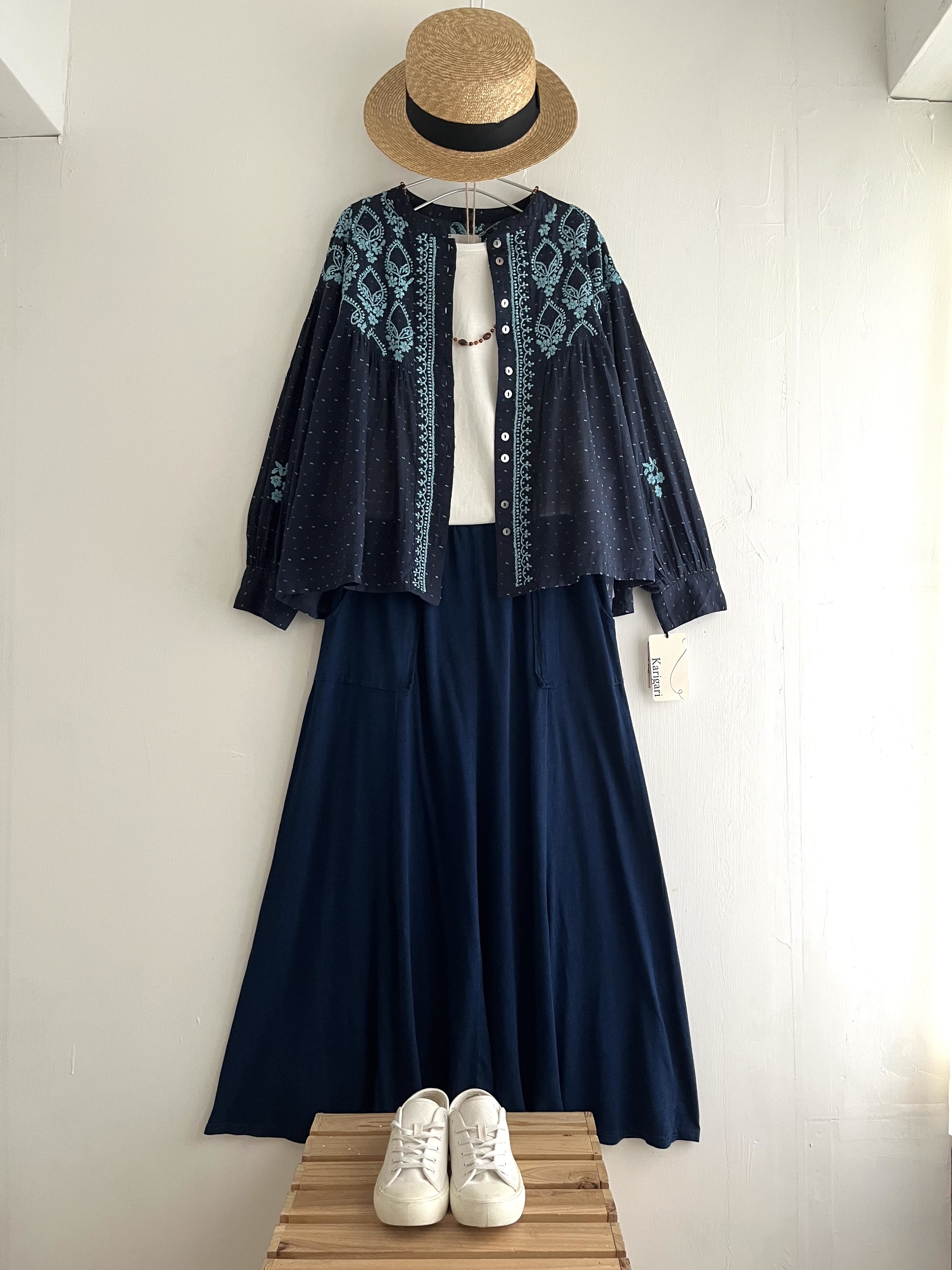 Karigari藍色刺繡立體花top