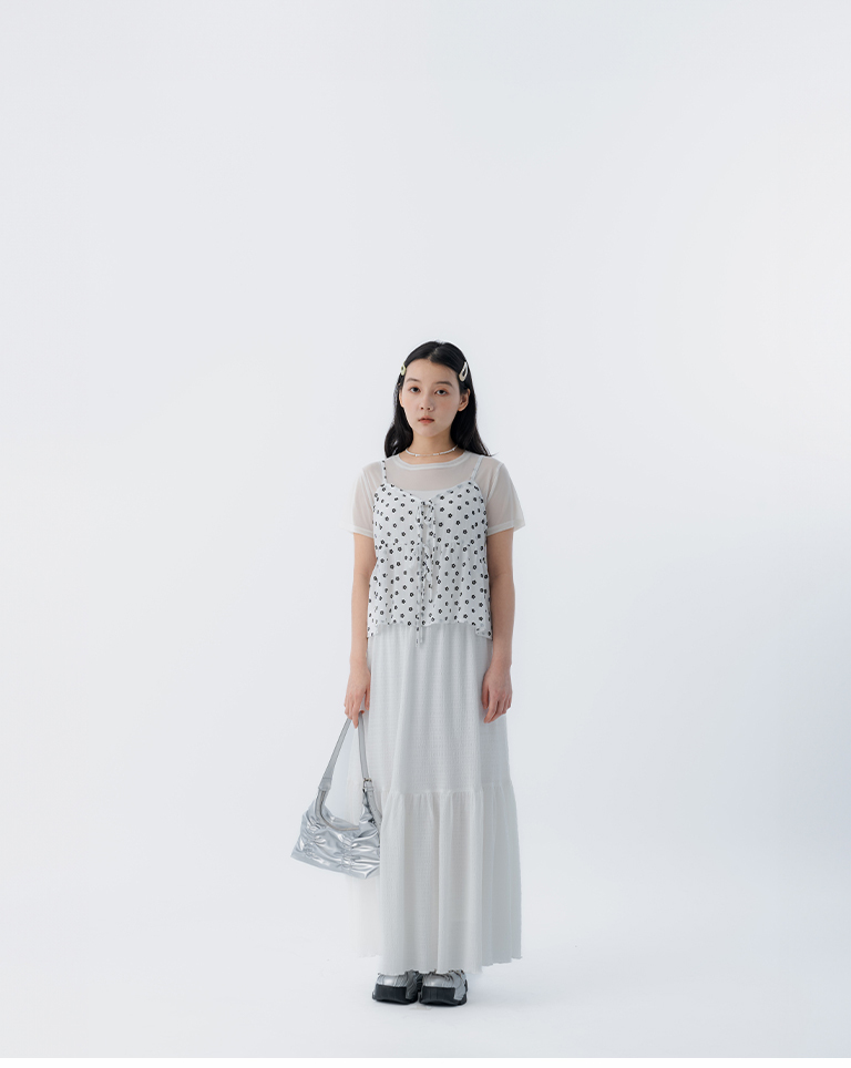 Floral embroidery design, tie-up spaghetti strap cover-up vest, available in two colors.【01099537】in stock+pre-order