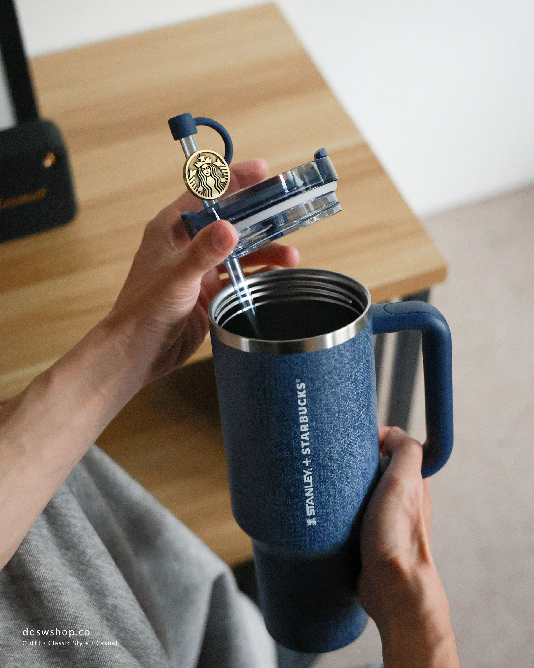 "代購" STARBUCKS 星巴克 x STANLEY 單寧星咖系列 不鏽鋼提手吸管杯 大容量 隨行杯 吸管杯 牛仔藍