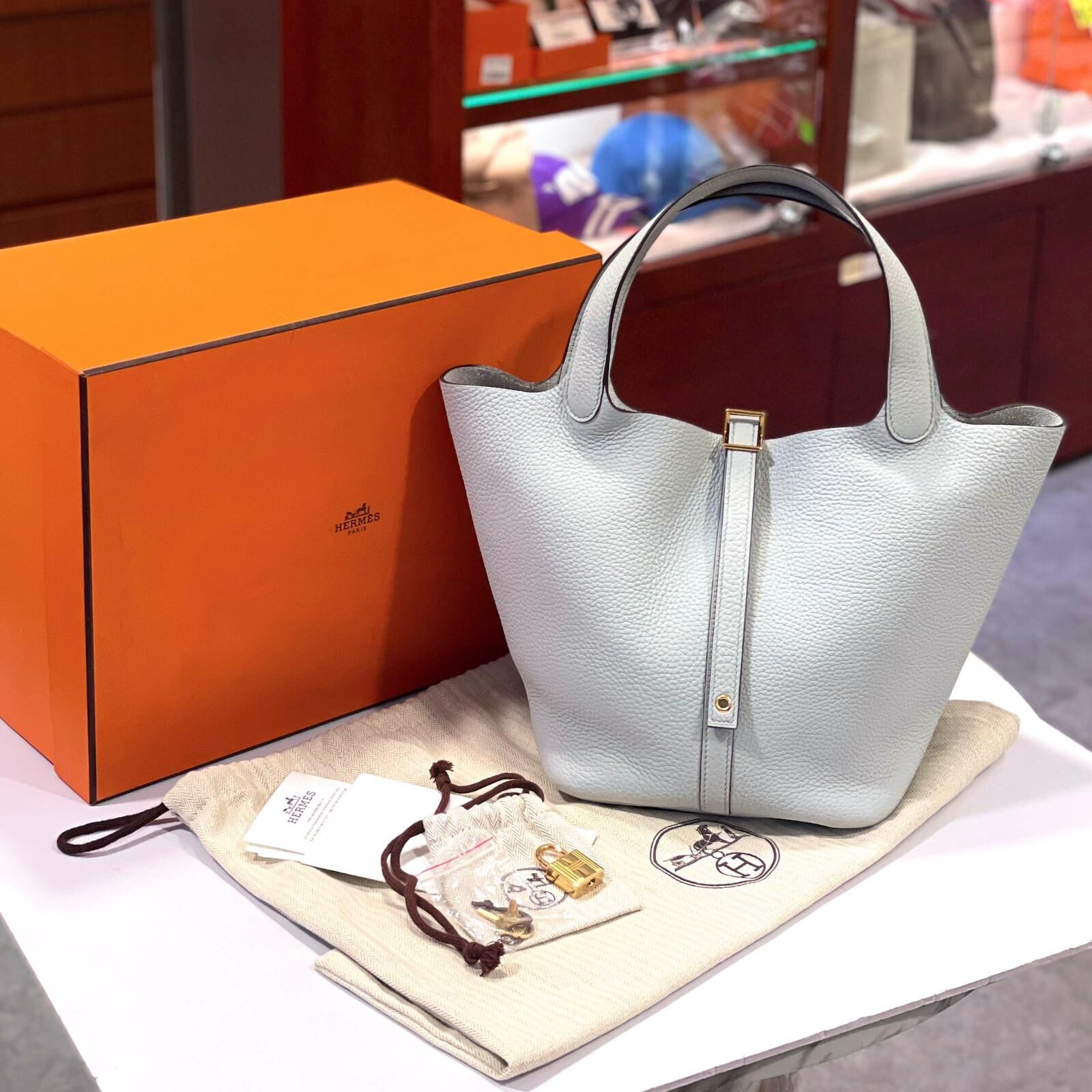 未使用品!!!全新PICOTIN 22 Z刻 BLUE PALE GHW TC 聖杯藍金扣 #菜籃子22 #P22 #香榭站正品