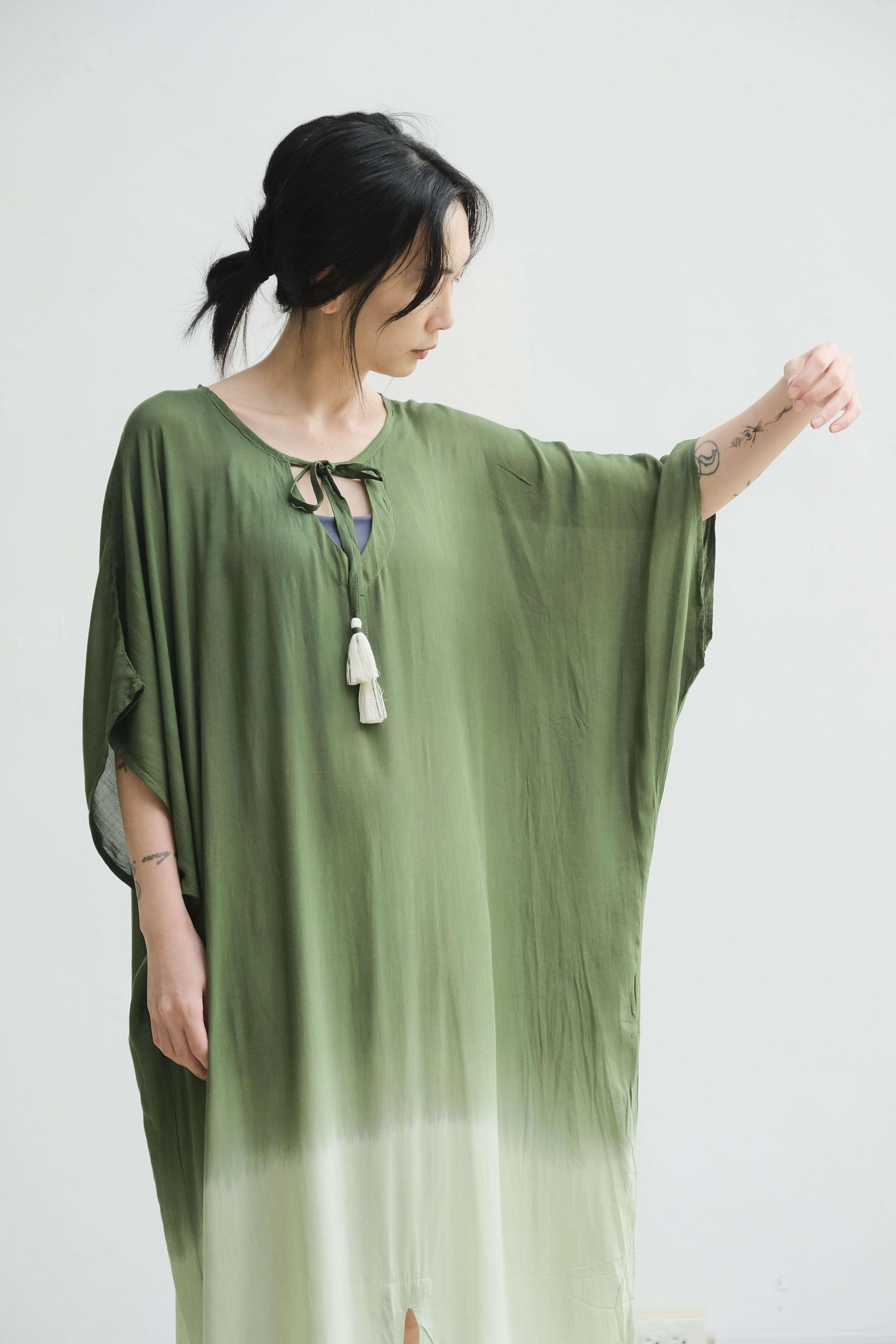 綁帶流蘇漸層洋裝罩衫 / 嫘縈 草綠