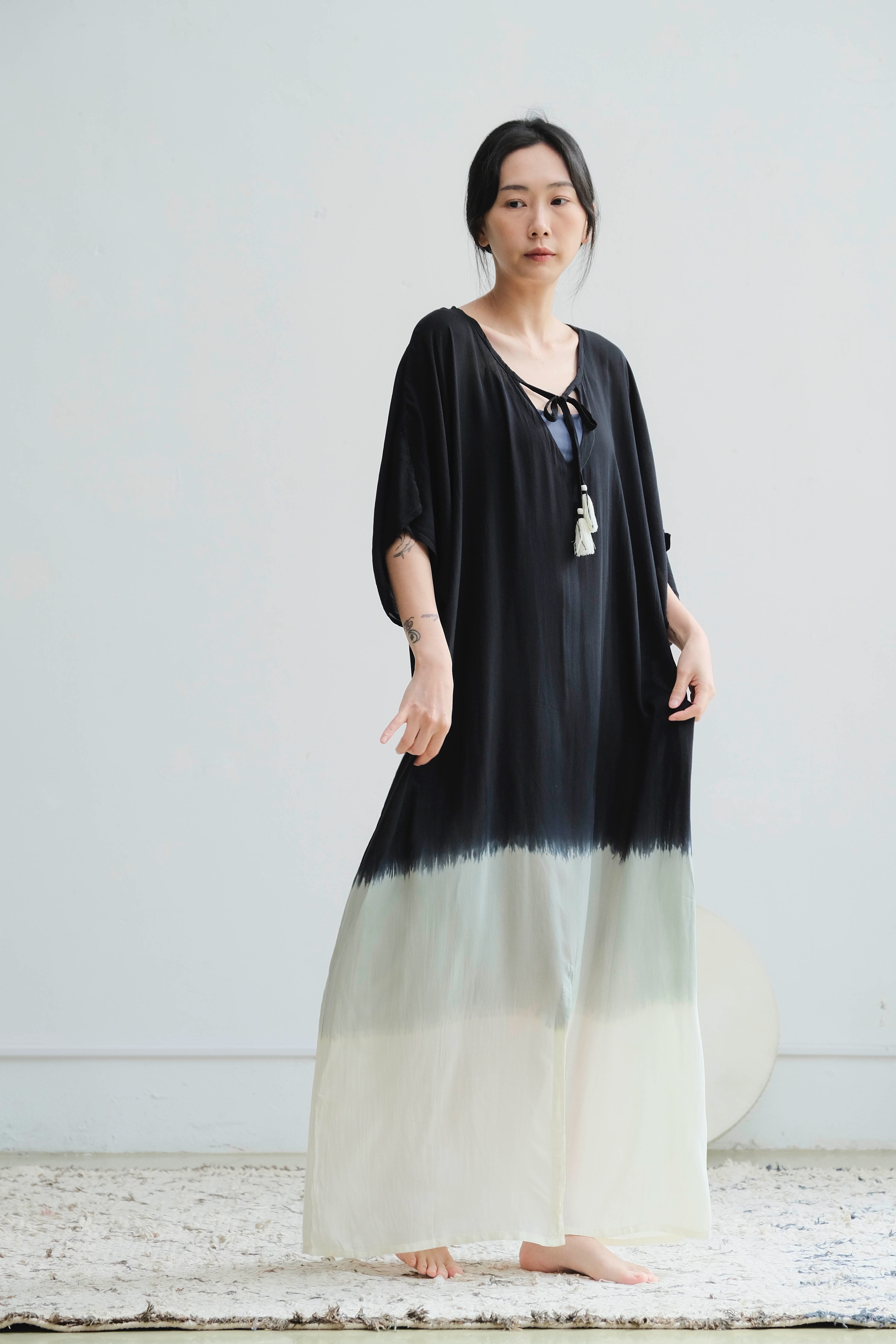 綁帶流蘇漸層洋裝罩衫 / 嫘縈 黑